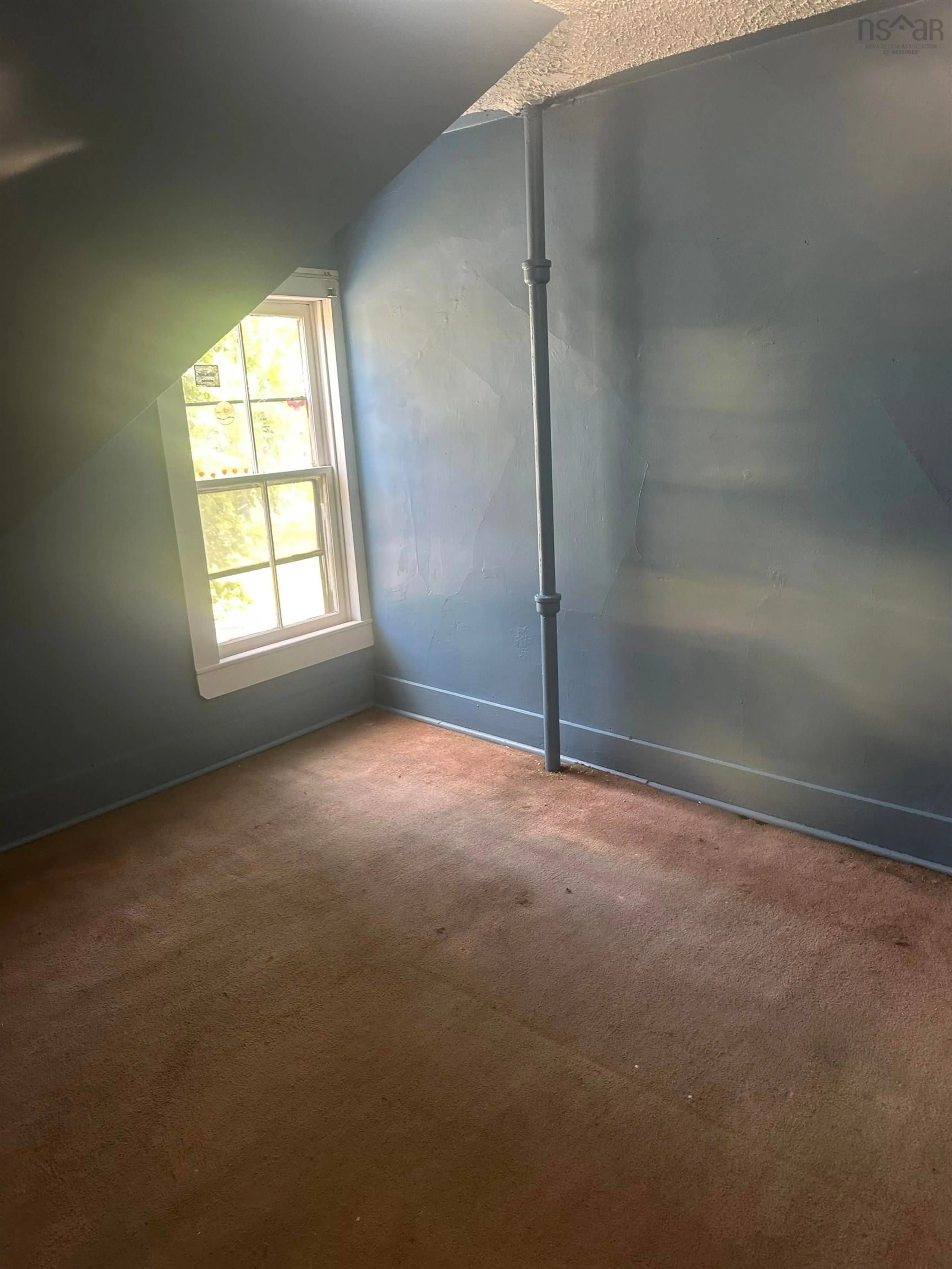 A pic of a room for 194 Victoria Rd, Sydney Nova Scotia B1P 2V6