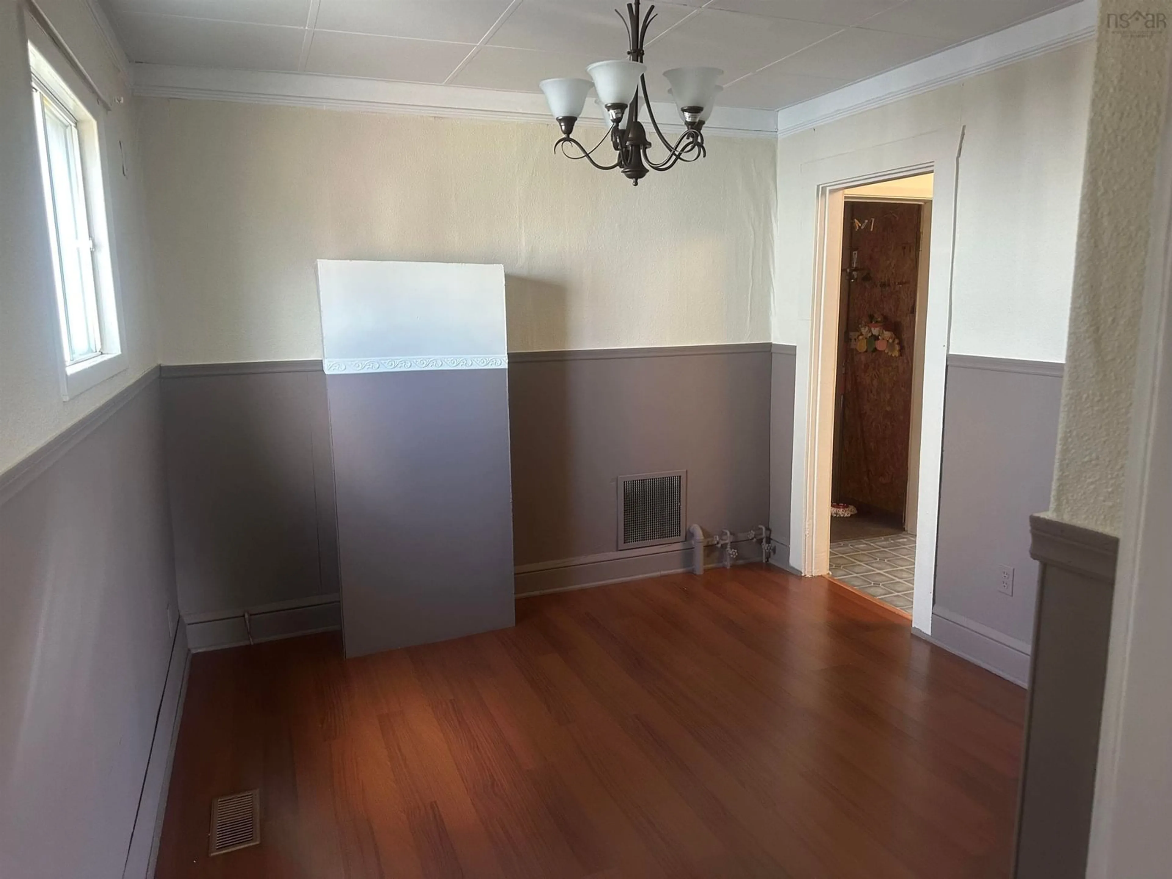 A pic of a room for 194 Victoria Rd, Sydney Nova Scotia B1P 2V6