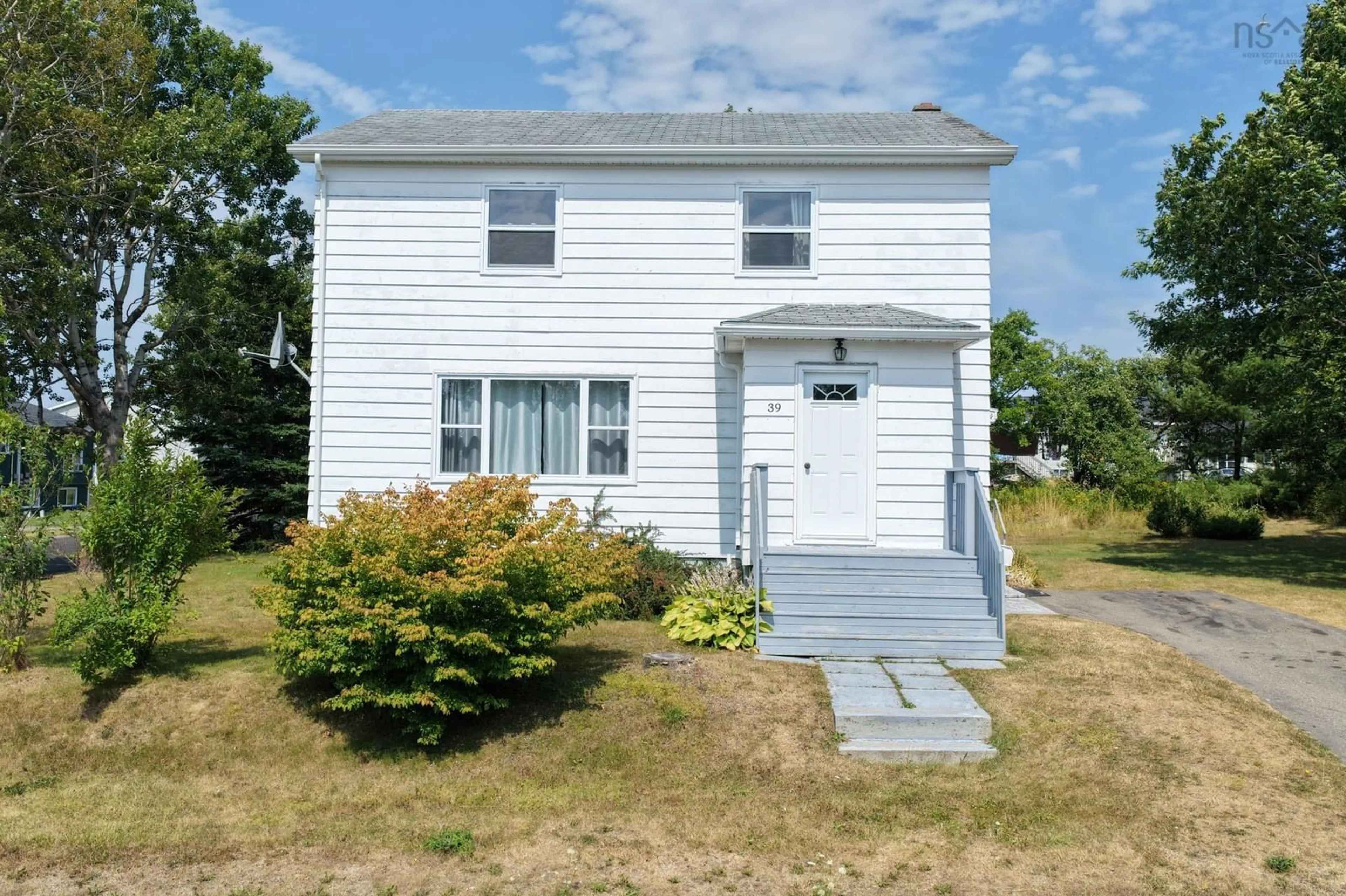 Home with vinyl exterior material, unknown for 39 Elmwood Ave, Sydney Nova Scotia B1N 2J2