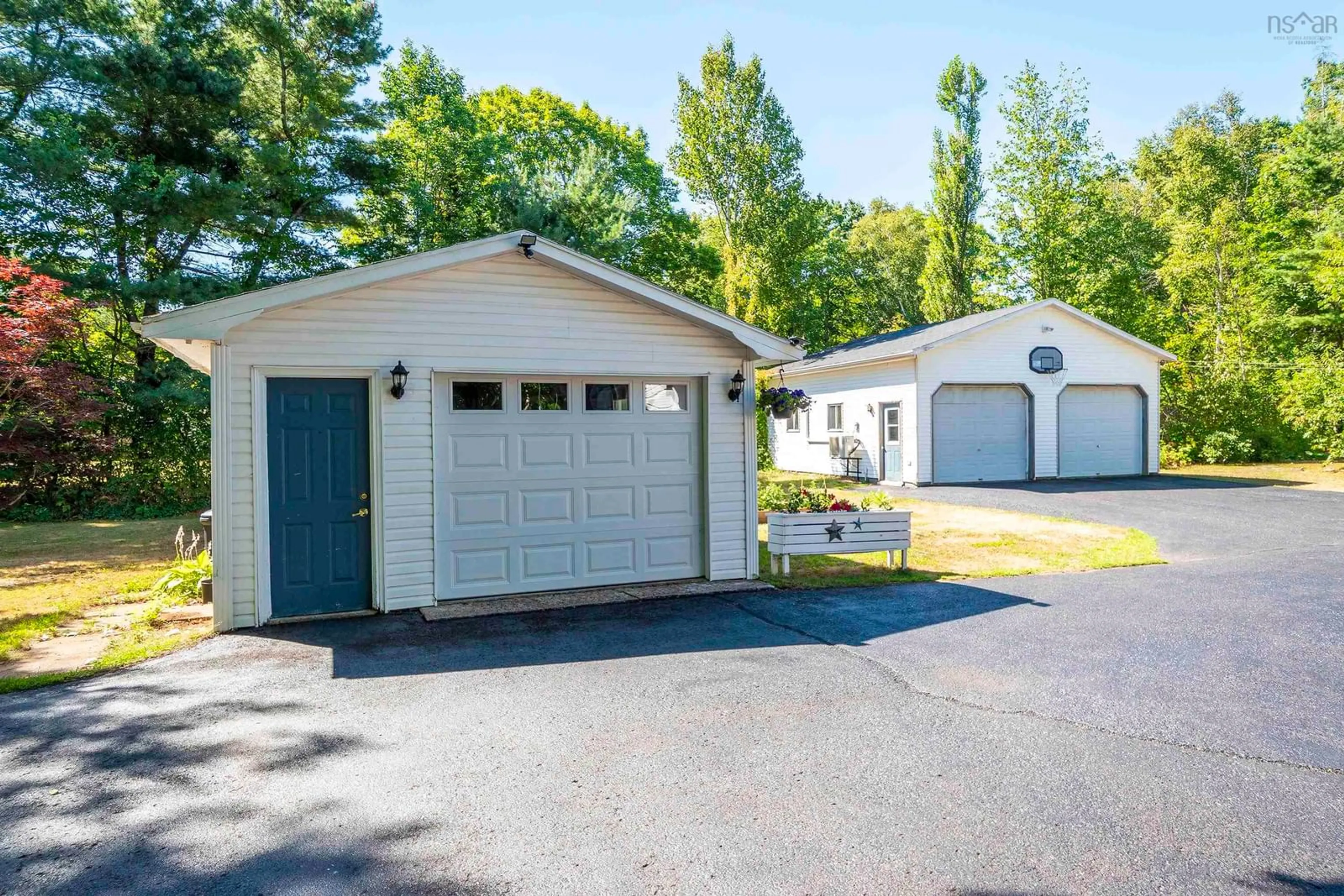 Indoor garage for 3126 Cornwallis Cres, Coldbrook Nova Scotia B4R 1A2