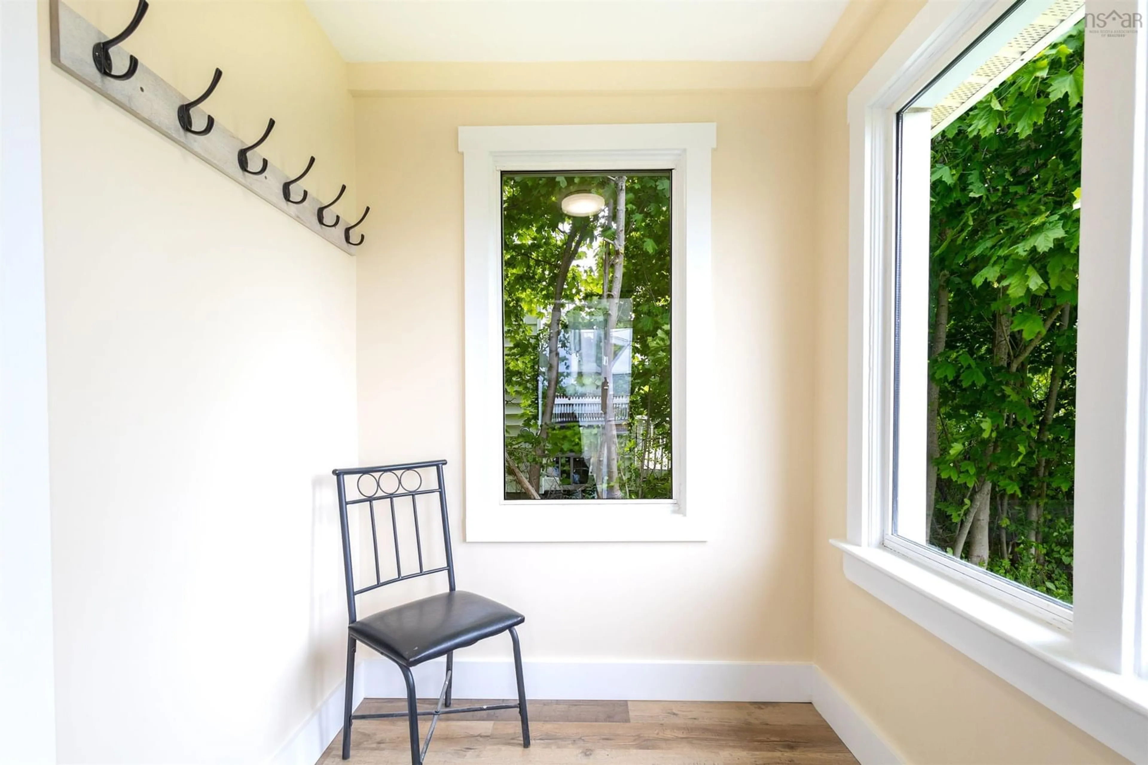 Indoor entryway for 455 York St, Glace Bay Nova Scotia B1A 2N4