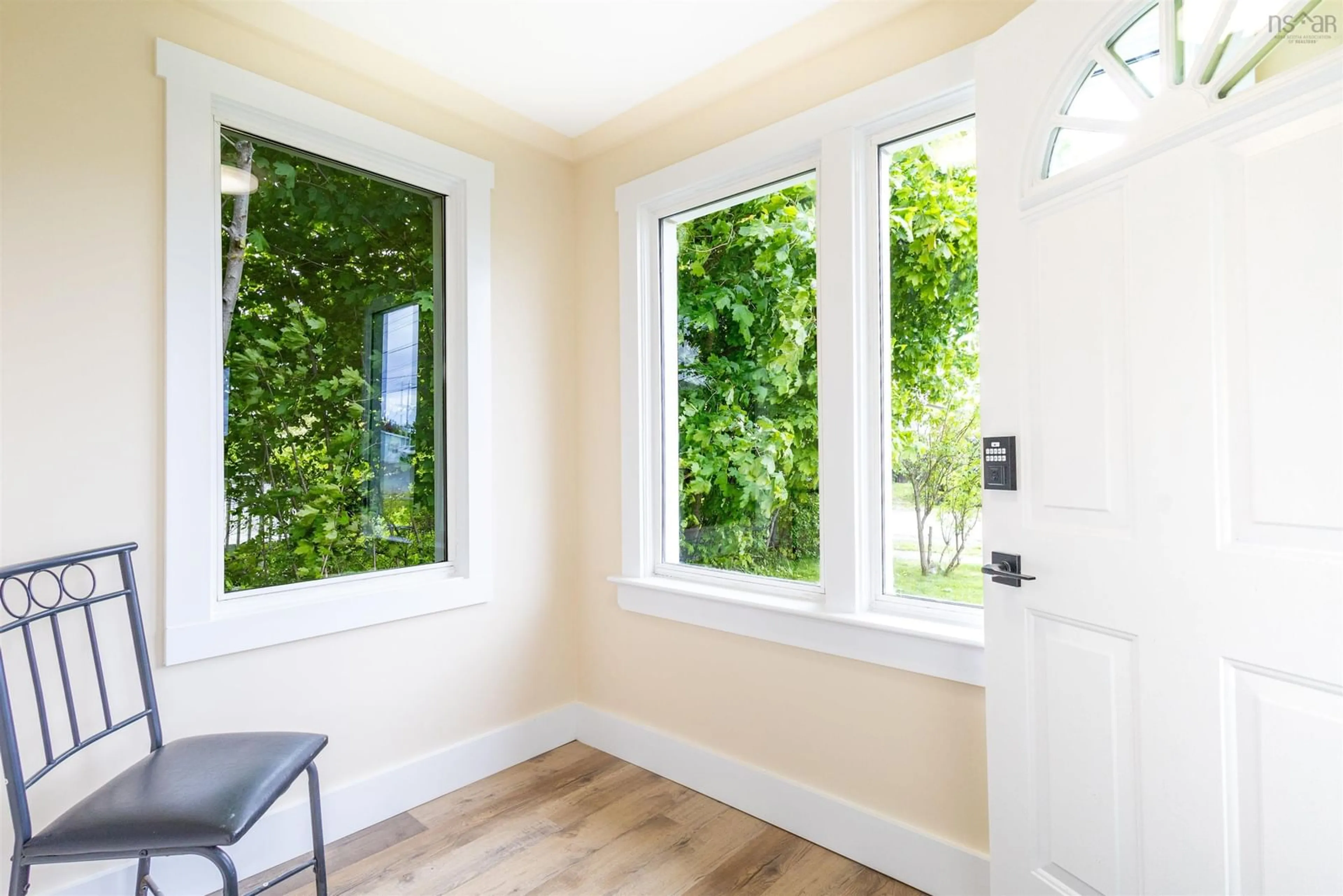 Indoor entryway for 455 York St, Glace Bay Nova Scotia B1A 2N4