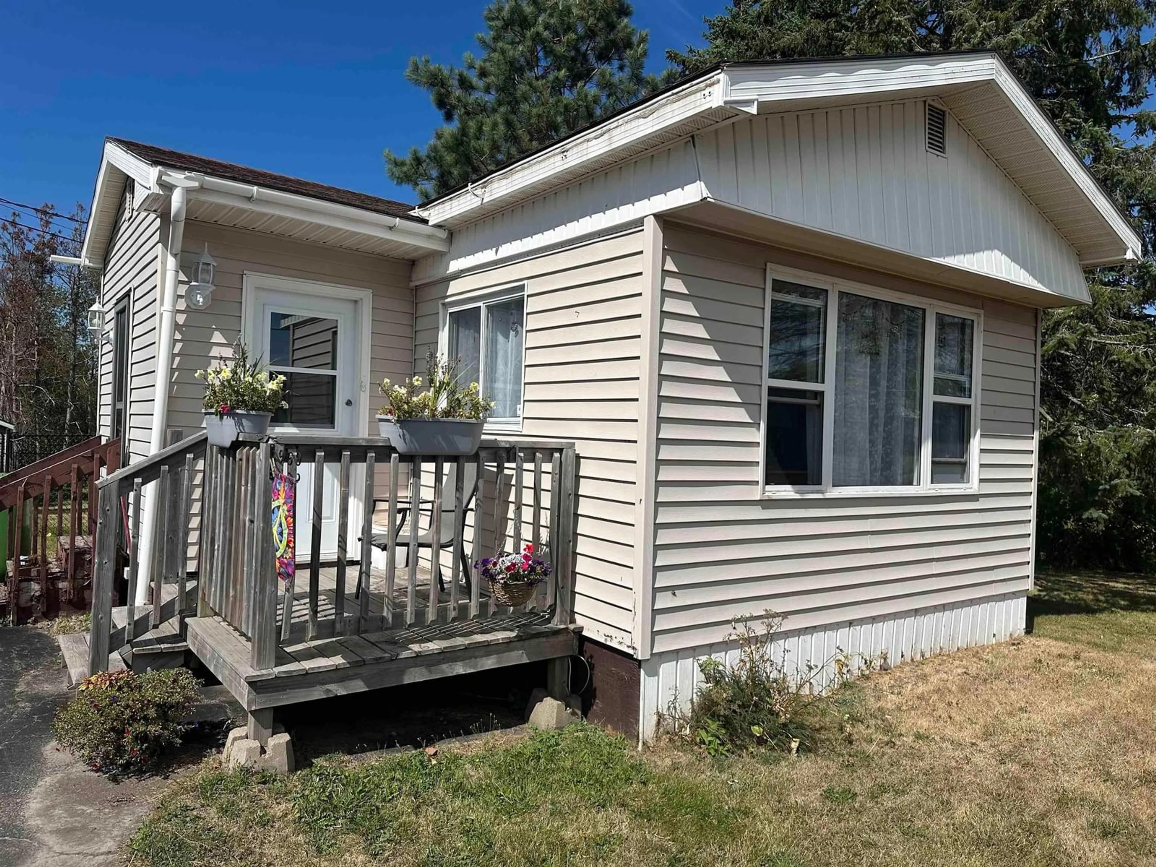 Home with vinyl exterior material, unknown for 2010 Church St, Westville Nova Scotia B0K 2A0