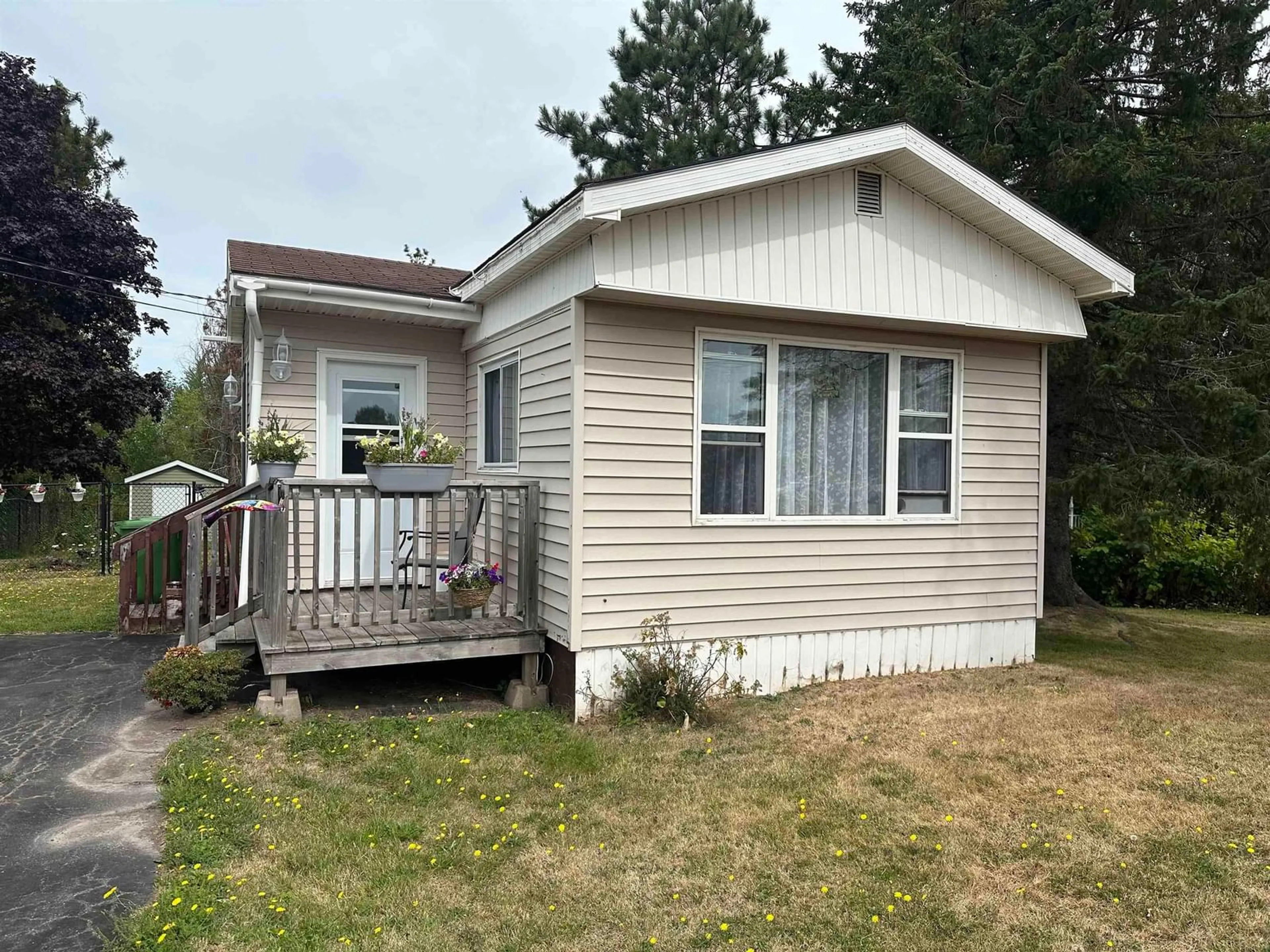 Home with vinyl exterior material, unknown for 2010 Church St, Westville Nova Scotia B0K 2A0