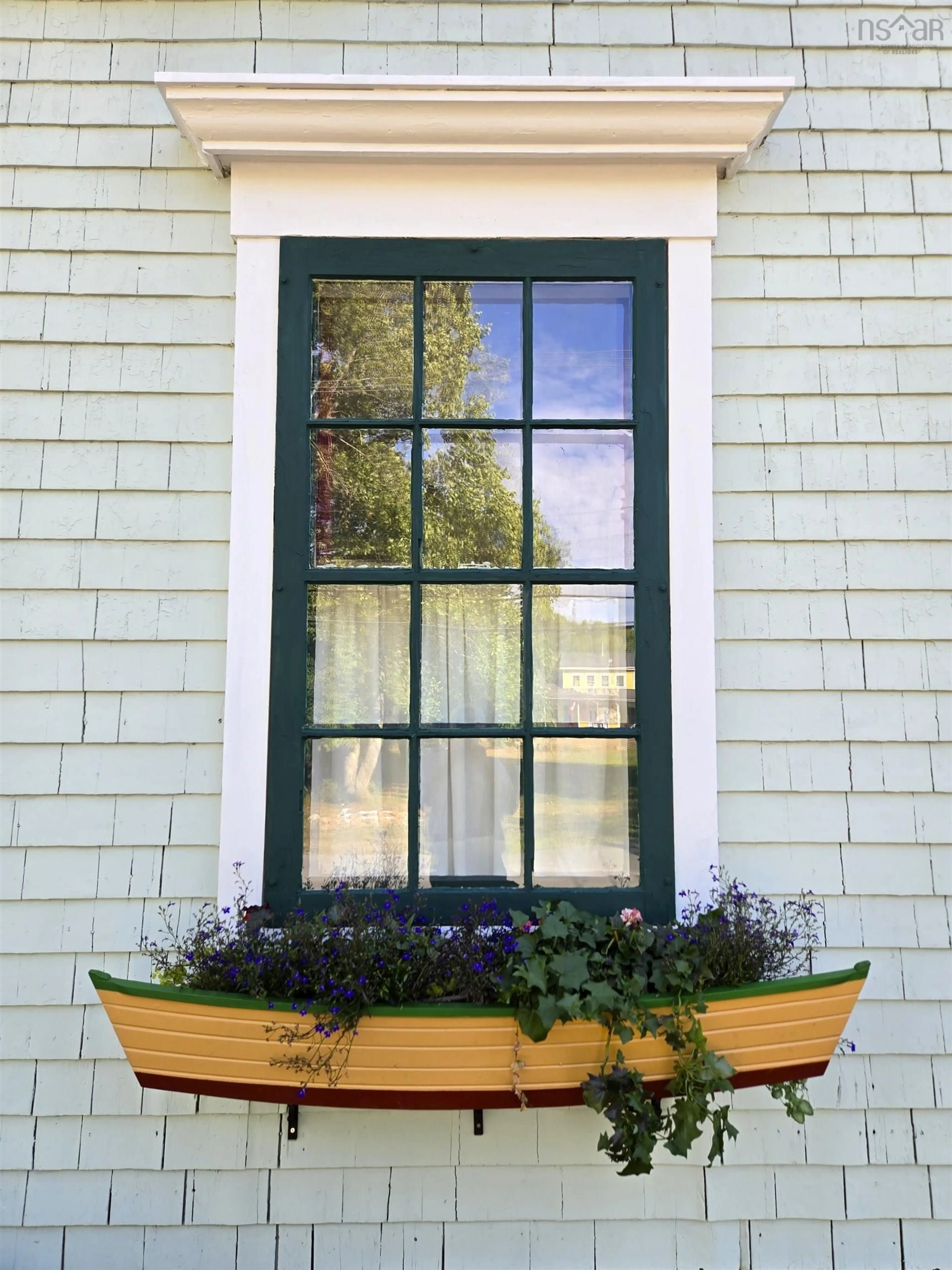 Home with vinyl exterior material, street for 426 Main St, Mahone Bay Nova Scotia B0J 2E0