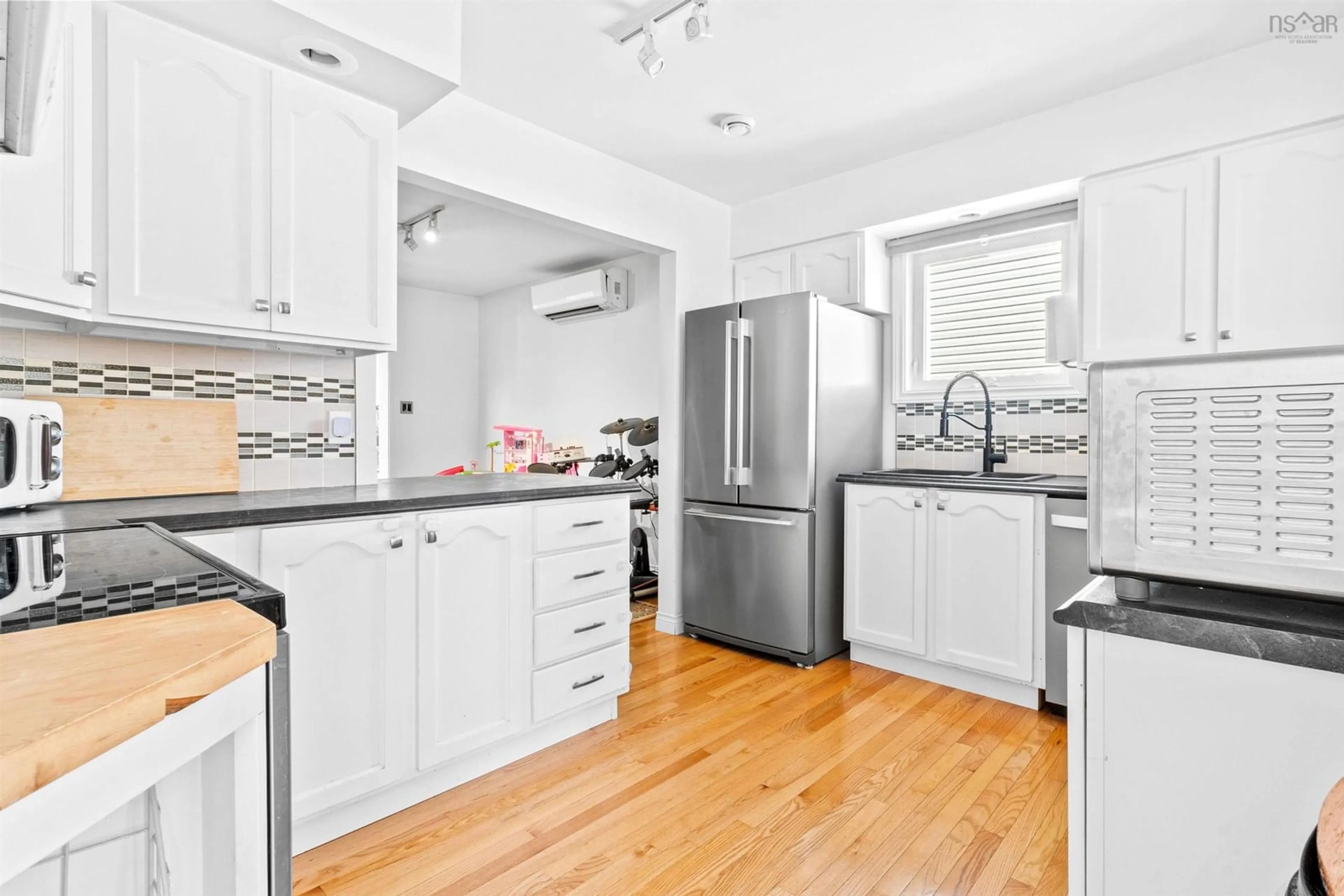 Standard kitchen, unknown for 61 Taleen Dr, Lower Sackville Nova Scotia B4C 4A5
