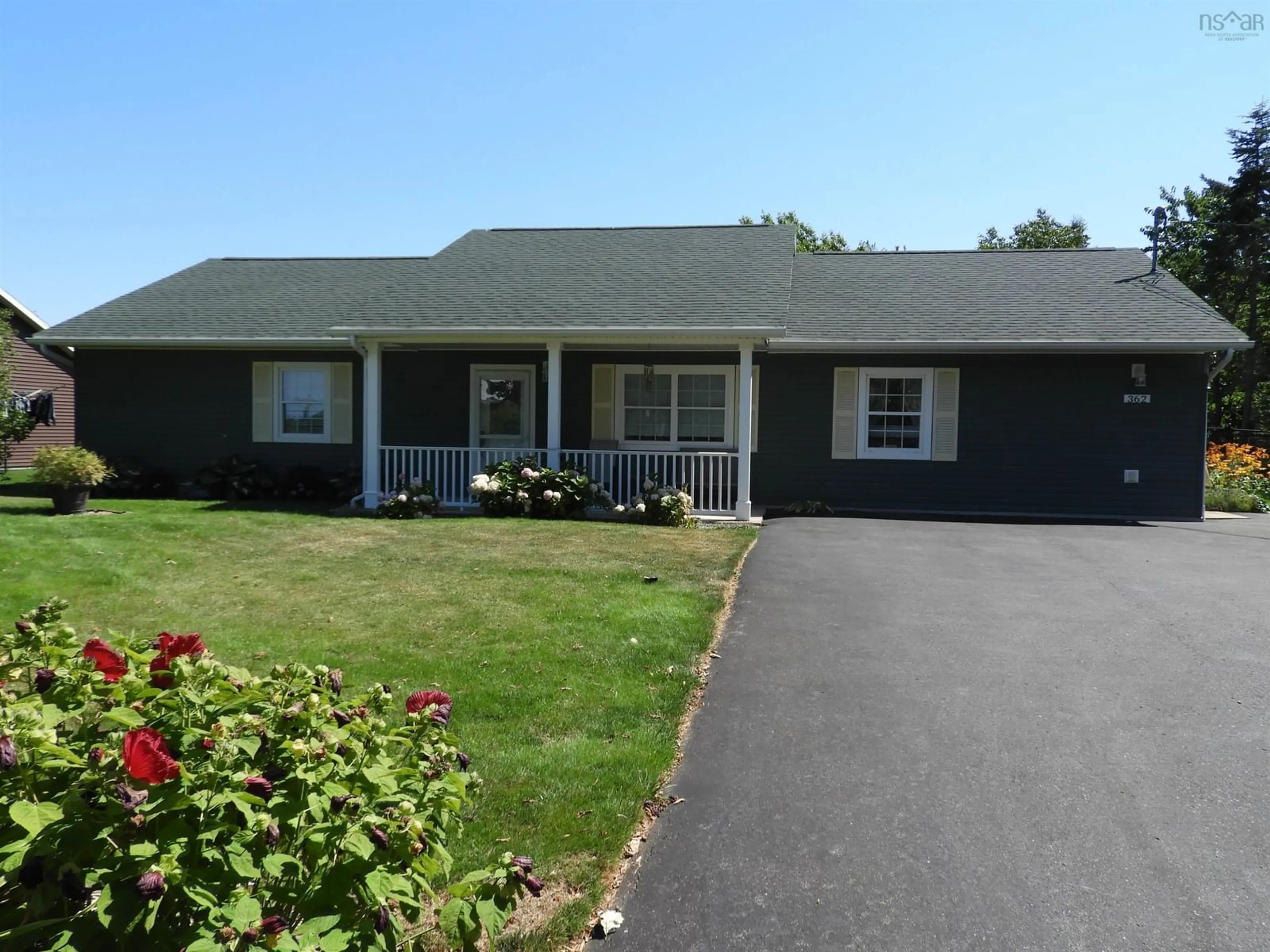 Home with vinyl exterior material, street for 362 Prospect Ave, Kentville Nova Scotia B4N 5R6