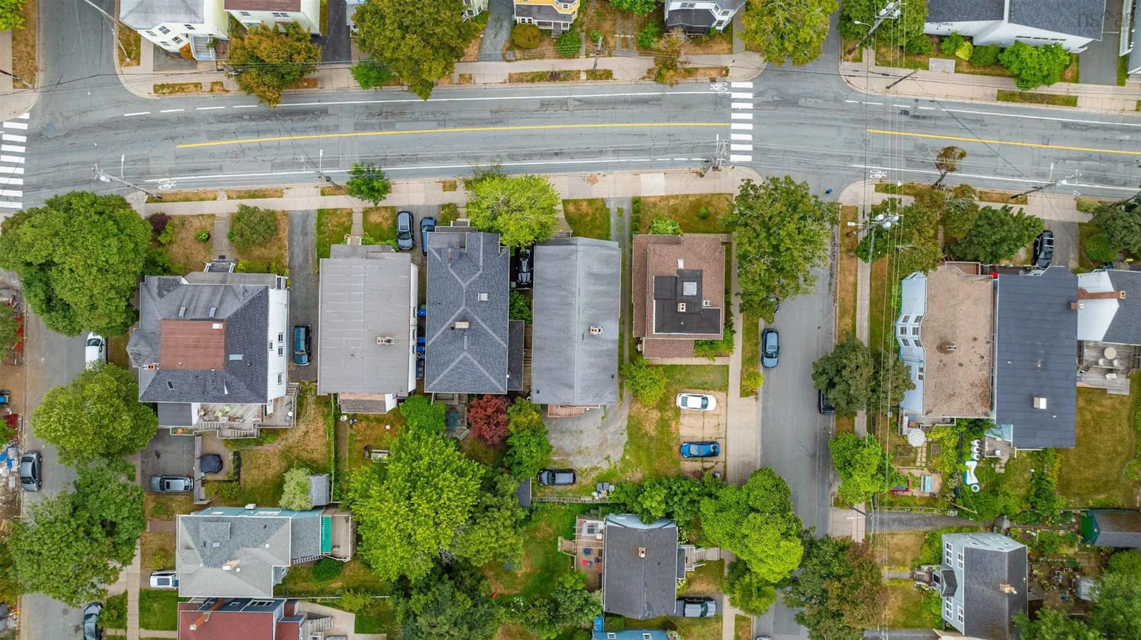 A pic from outside/outdoor area/front of a property/back of a property/a pic from drone, street for 2536 Windsor St, Halifax Nova Scotia B3K 5C3