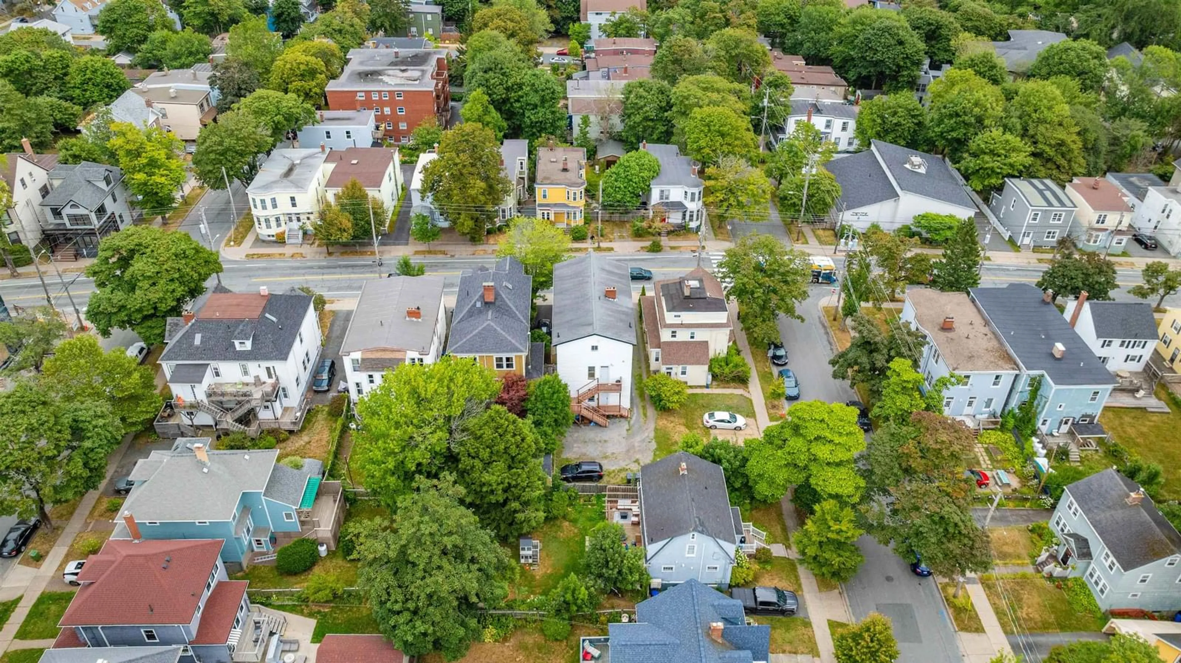 A pic from outside/outdoor area/front of a property/back of a property/a pic from drone, street for 2536 Windsor St, Halifax Nova Scotia B3K 5C3