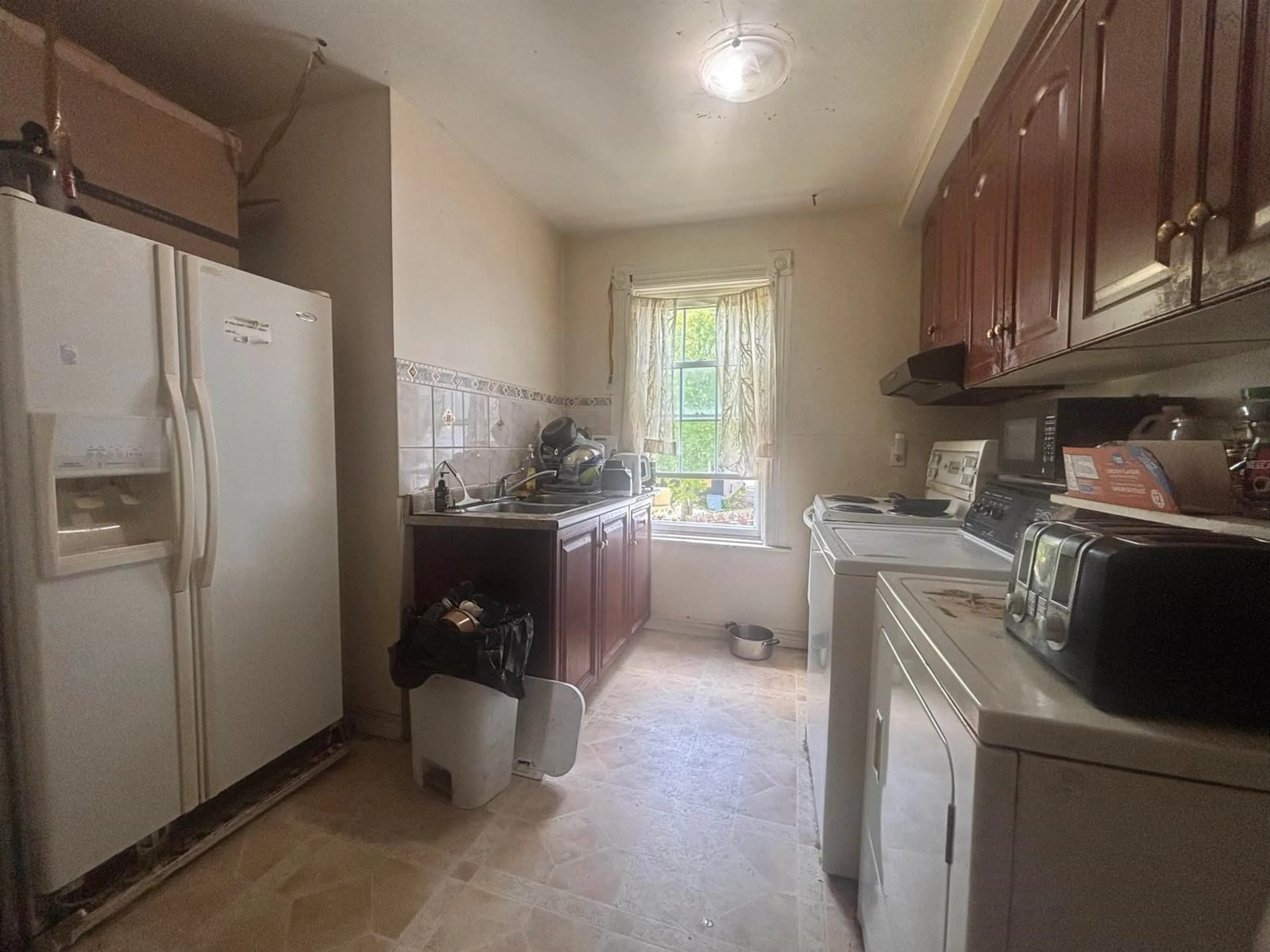 Standard kitchen, unknown for 34 Amelia St, Sydney Nova Scotia B1P 6C2