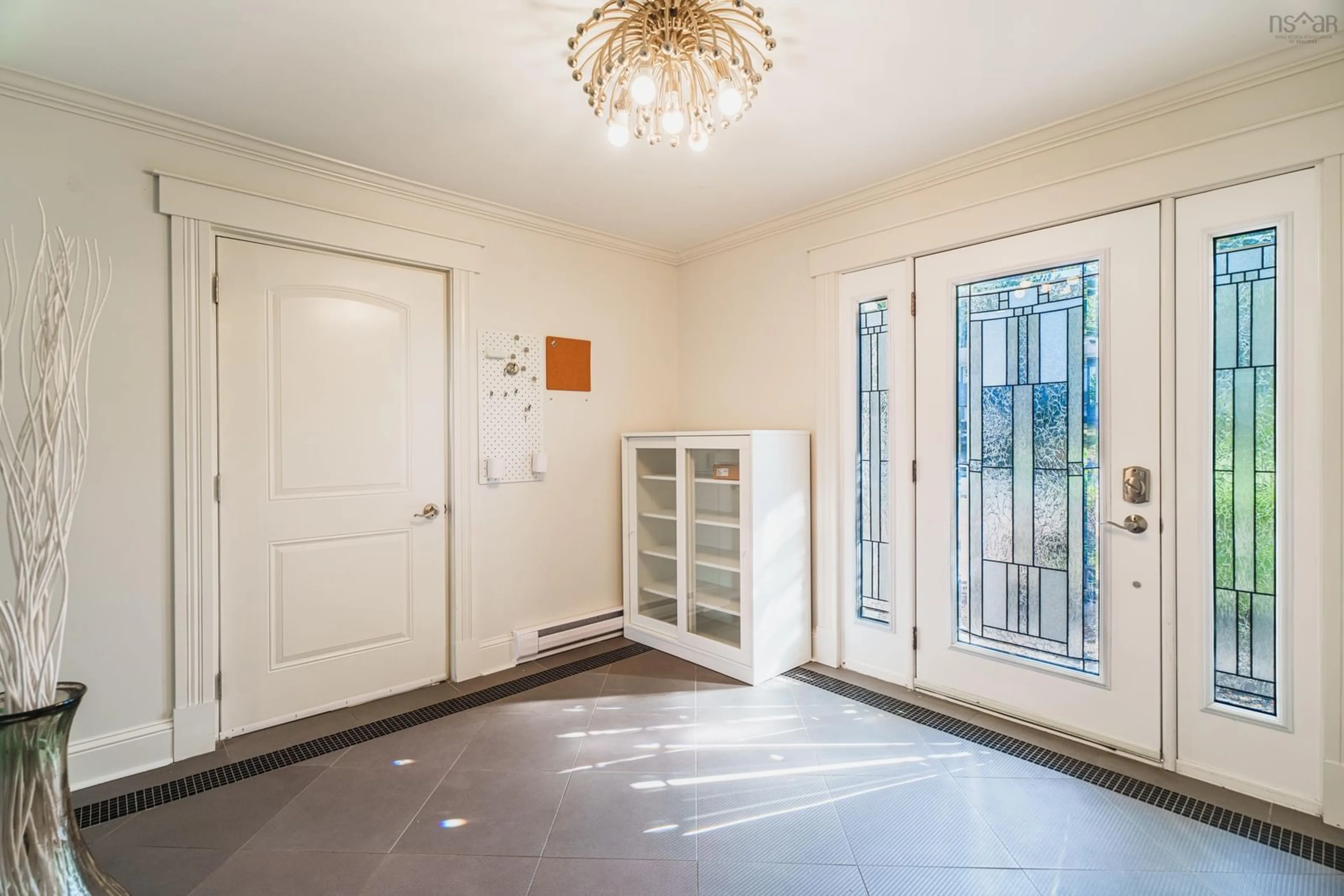 Indoor entryway for 11 Laurentian Dr, Halifax Nova Scotia B3M 3G2