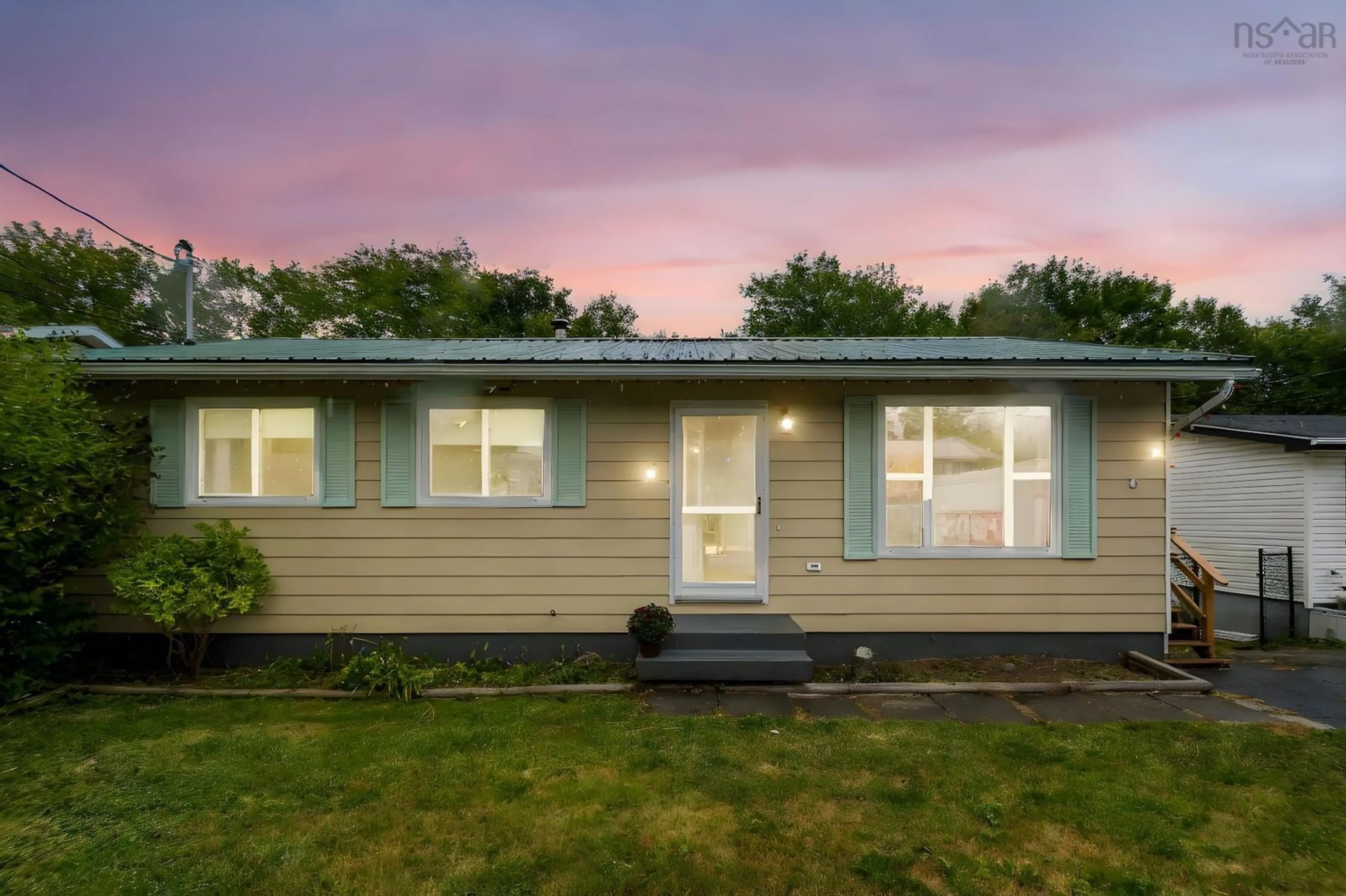 Home with vinyl exterior material, street for 5 Kirtland Crt, Dartmouth Nova Scotia B2W 4P6