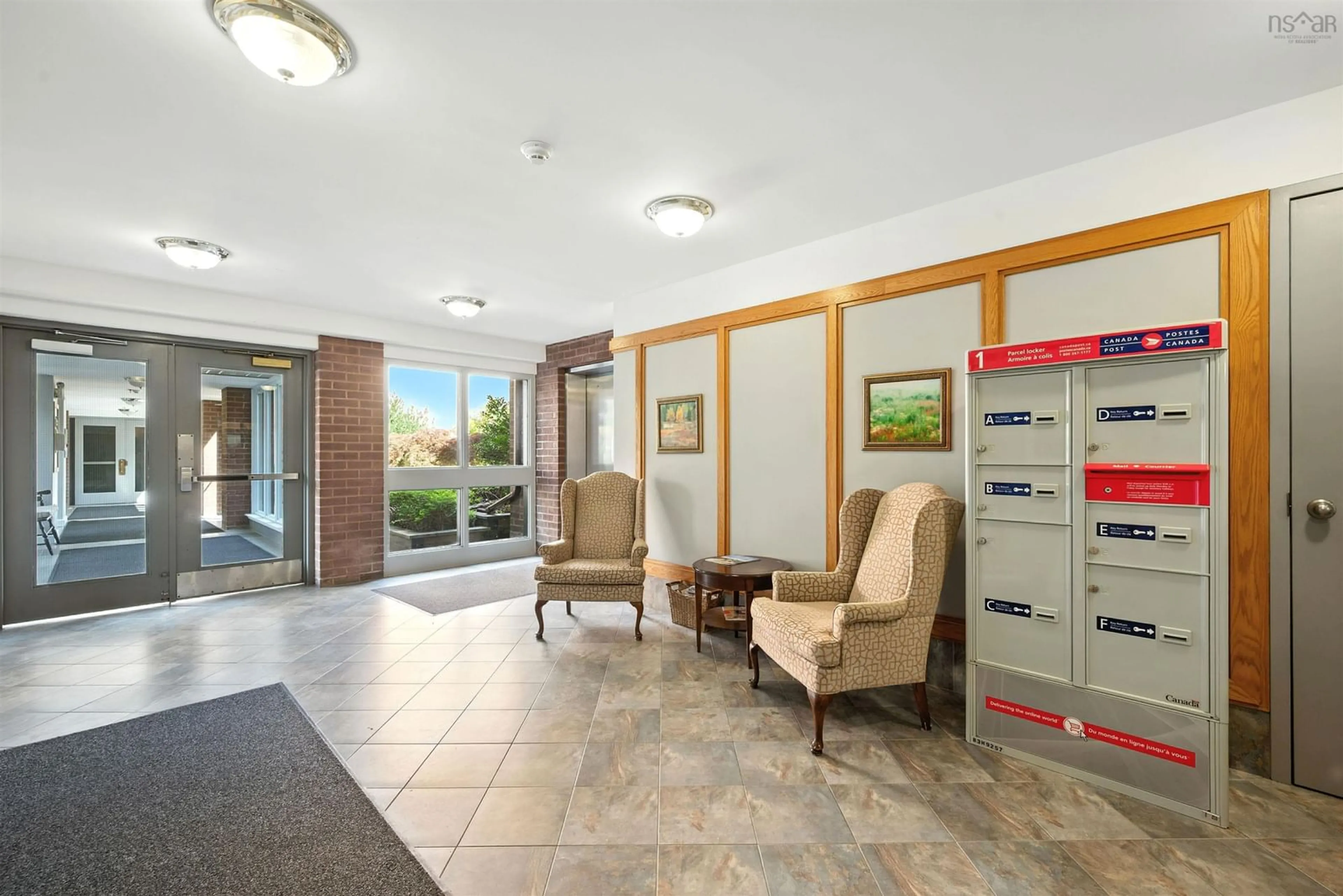 Indoor foyer for 1350 Oxford St #206, Halifax Nova Scotia B3H 3Y8
