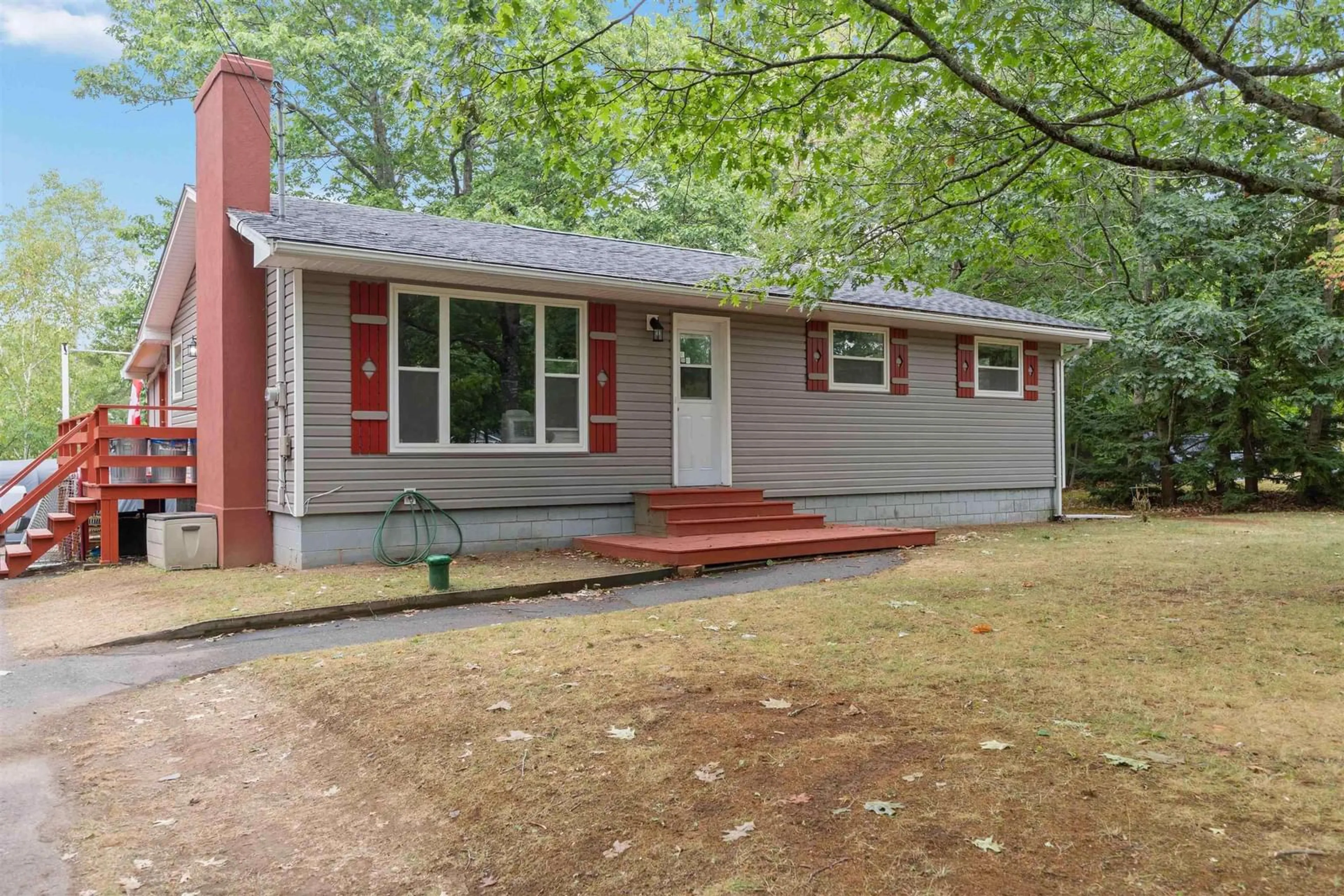 Home with vinyl exterior material, street for 1403 Princess Cres Cres, Coldbrook Nova Scotia B4R 1B2