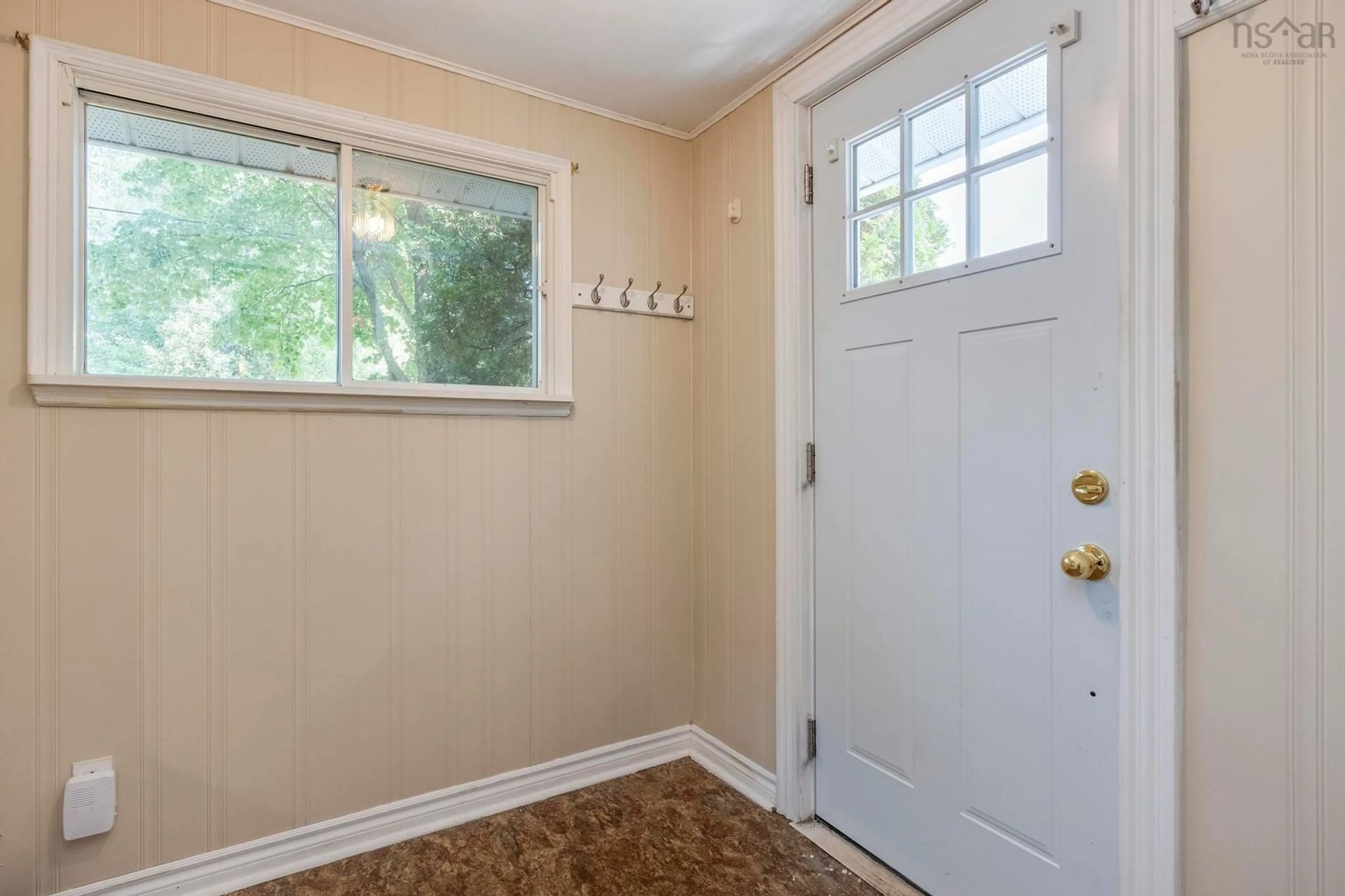 Indoor entryway for 1296 Mill St, Waterville Nova Scotia B0P 1V0