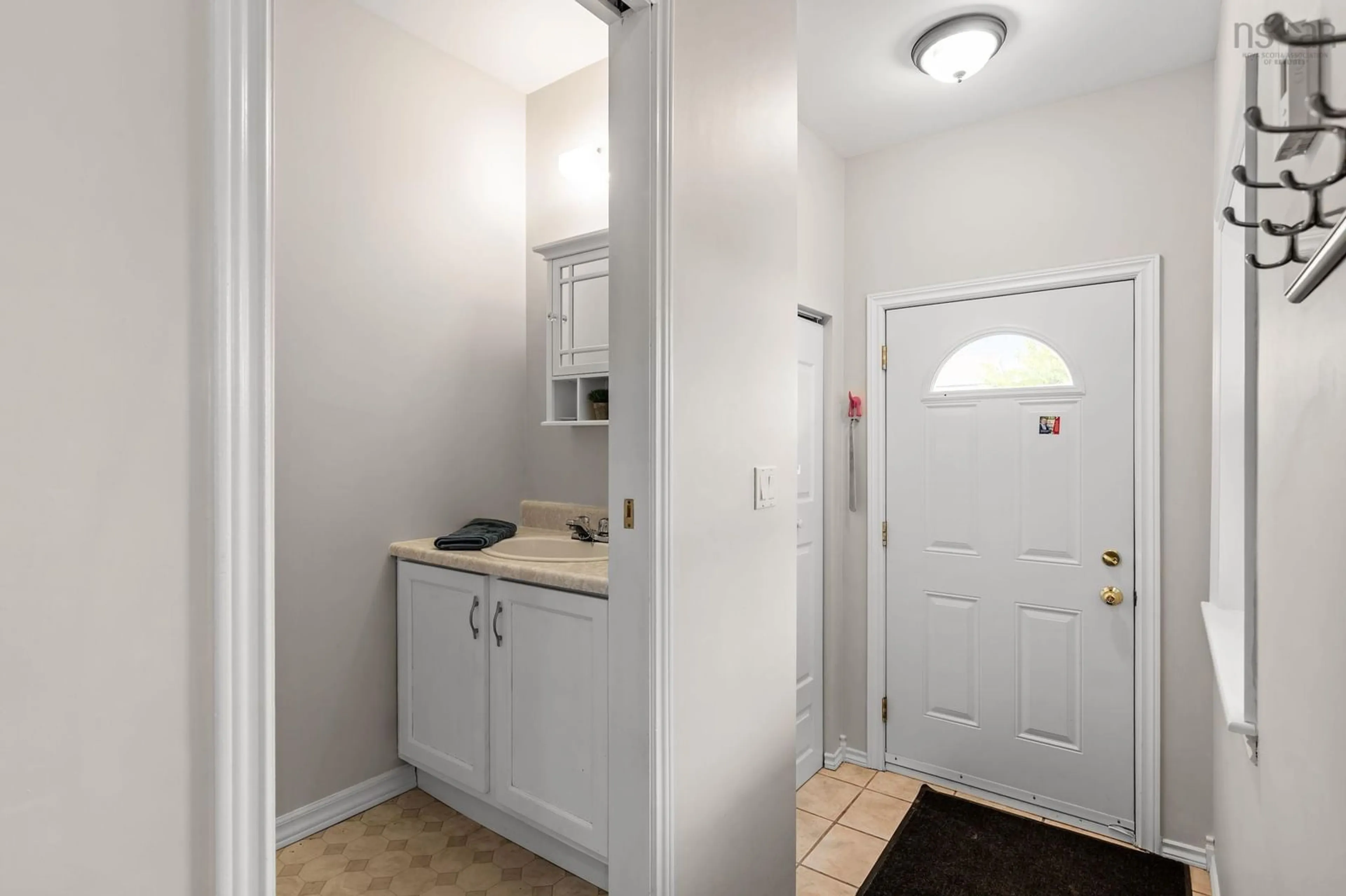 Indoor entryway for 235 Greenwood Ave, Timberlea Nova Scotia B3T 1H8