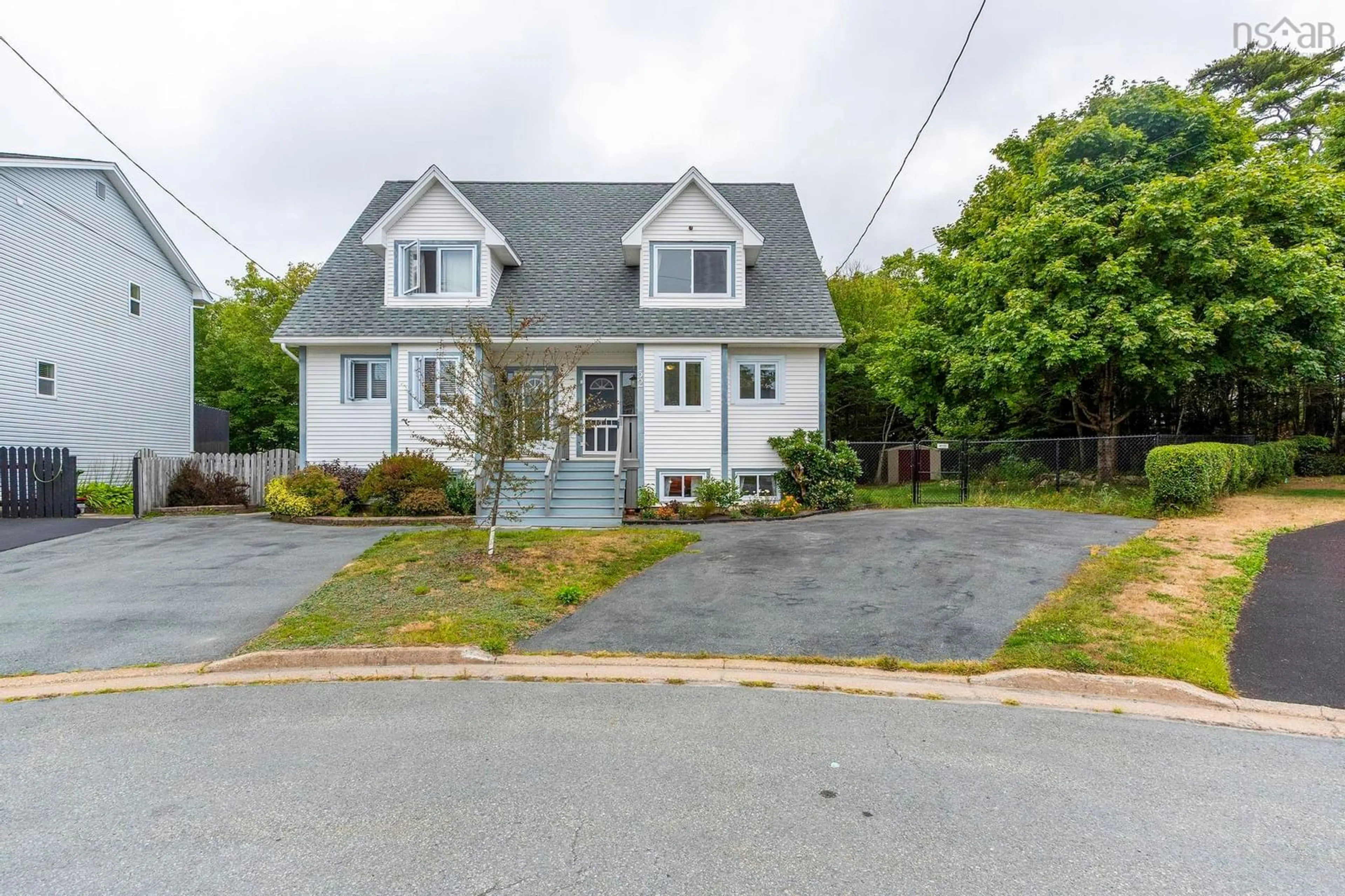 A pic from outside/outdoor area/front of a property/back of a property/a pic from drone, street for 32 Oakvale Crt, Timberlea Nova Scotia B3T 1K7
