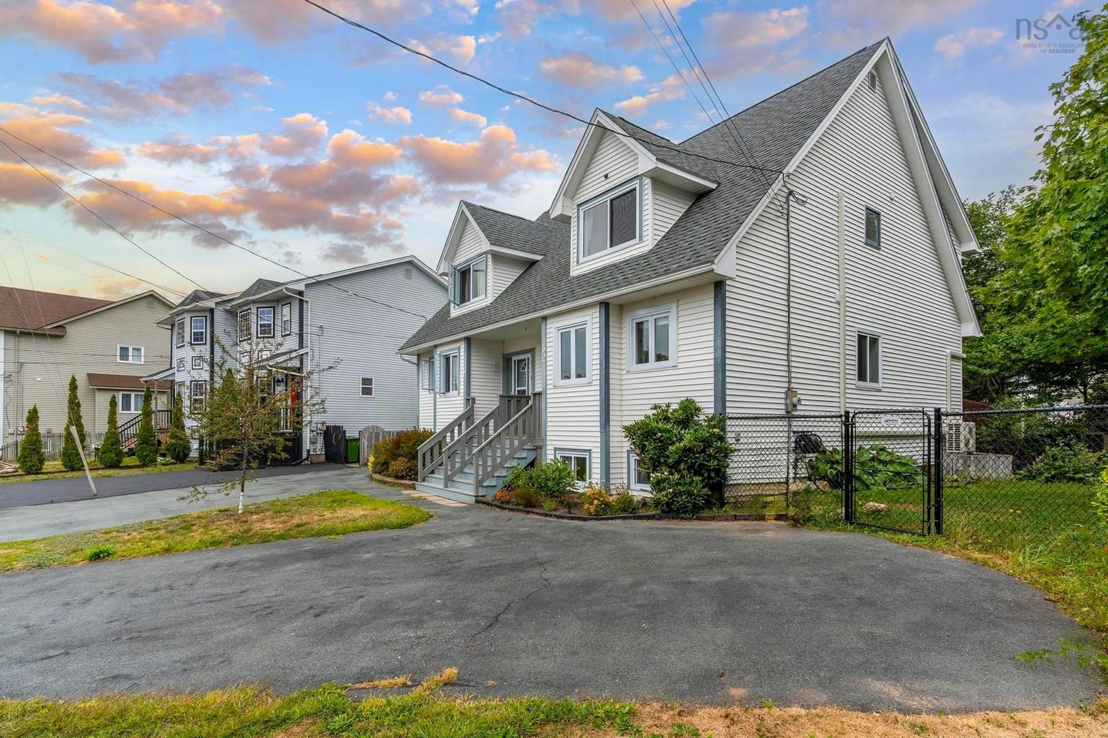 A pic from outside/outdoor area/front of a property/back of a property/a pic from drone, street for 32 Oakvale Crt, Timberlea Nova Scotia B3T 1K7