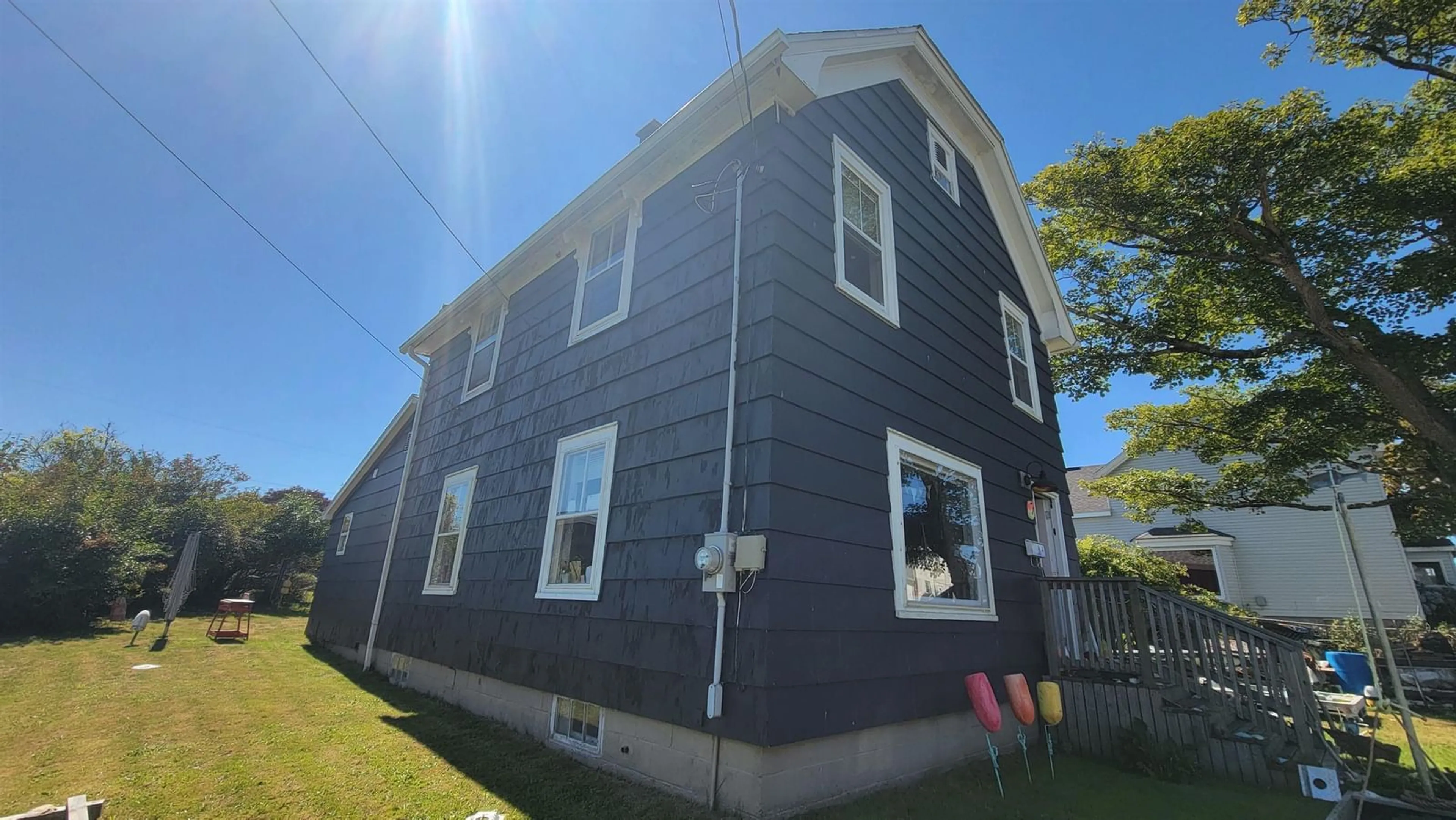 Home with vinyl exterior material, building for 7 Butler St, Yarmouth Nova Scotia B5A 3X7
