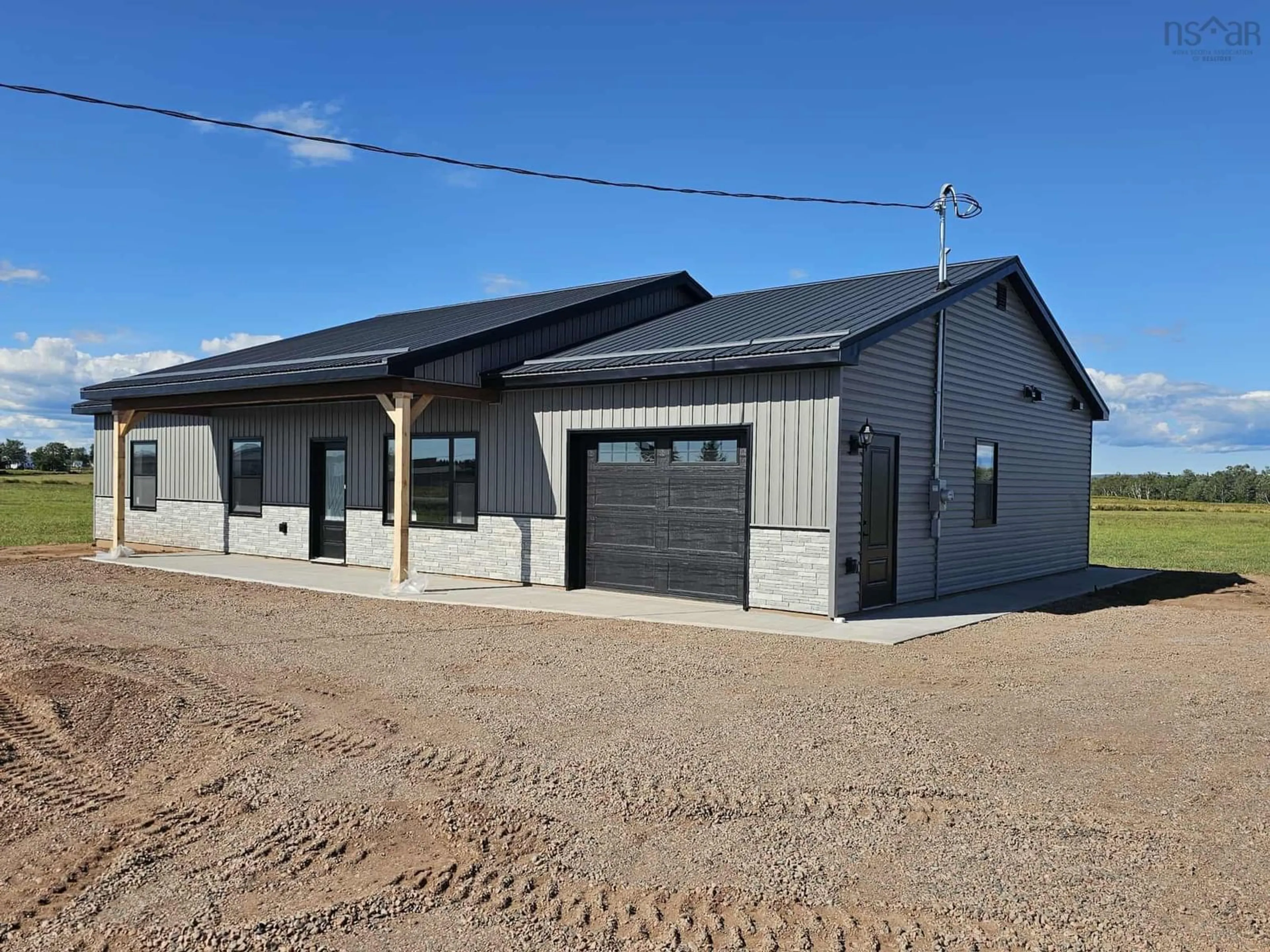 Indoor garage for 11297 Highway 2, Masstown Nova Scotia B0M 1G0