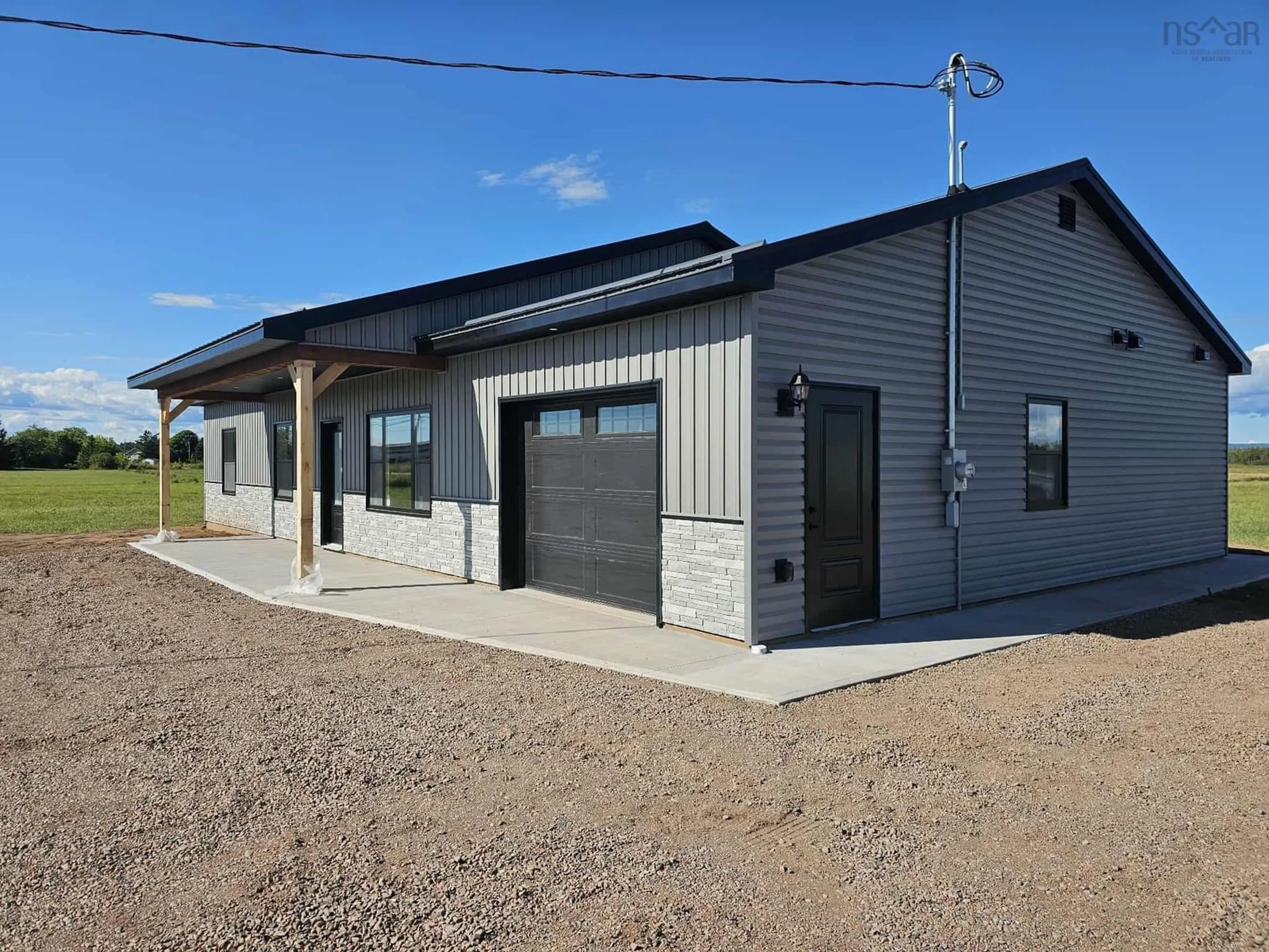 Indoor garage for 11297 Highway 2, Masstown Nova Scotia B0M 1G0