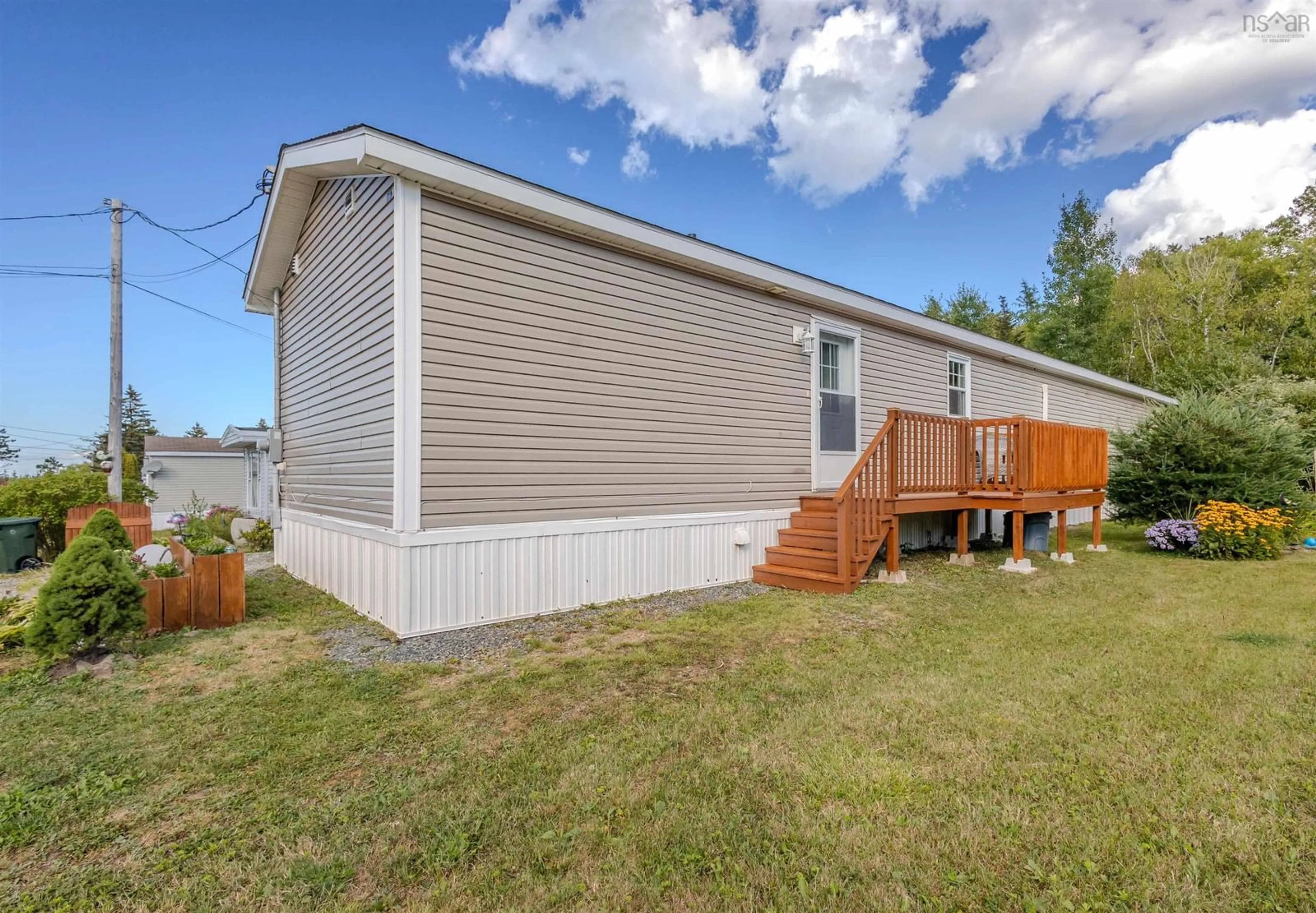 Home with vinyl exterior material, unknown for 77 Bendix St, Sydney Mines Nova Scotia B1V 3C4
