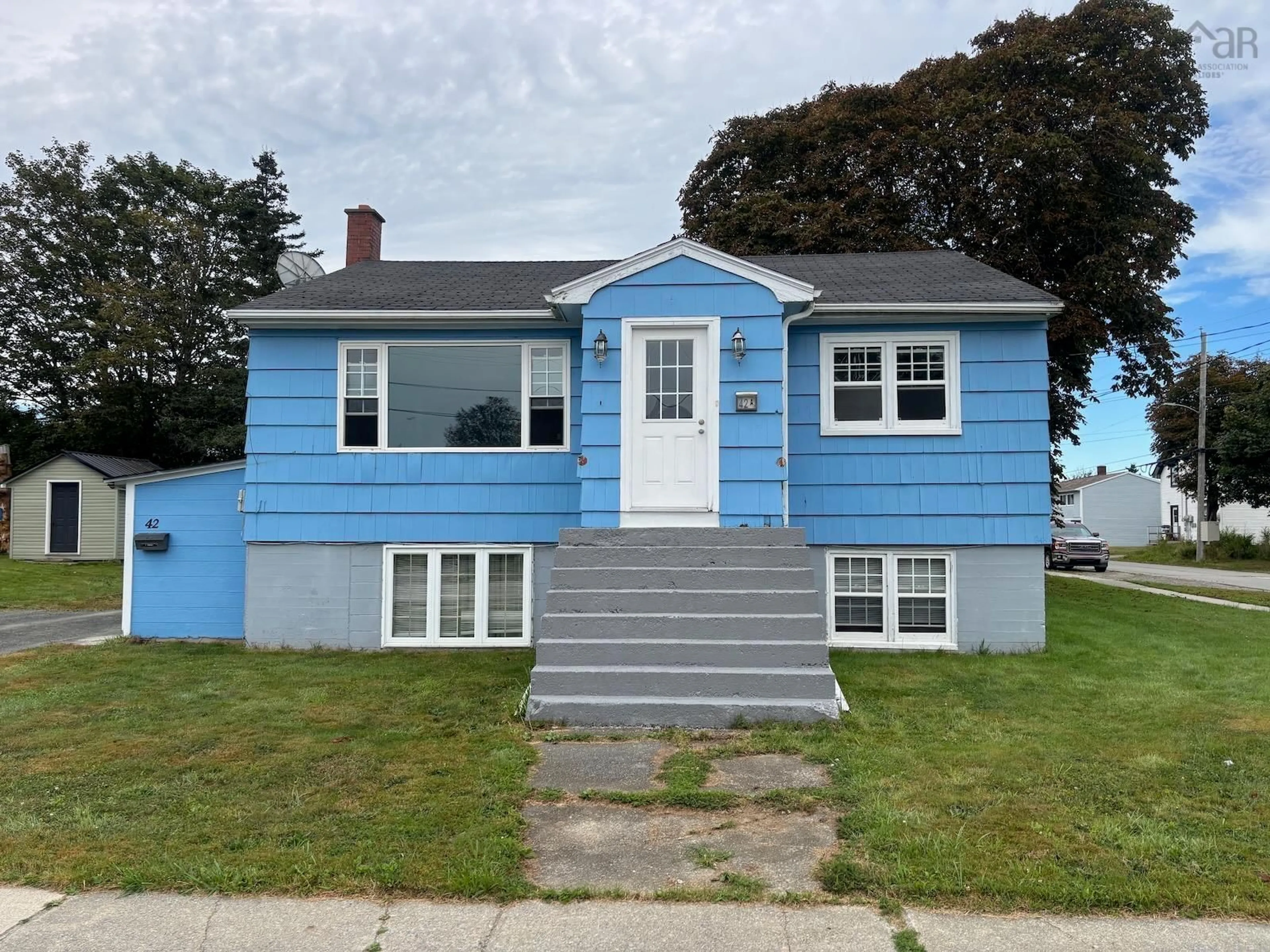 Home with vinyl exterior material, street for 42 Green St, Yarmouth Nova Scotia B5A 1Z2