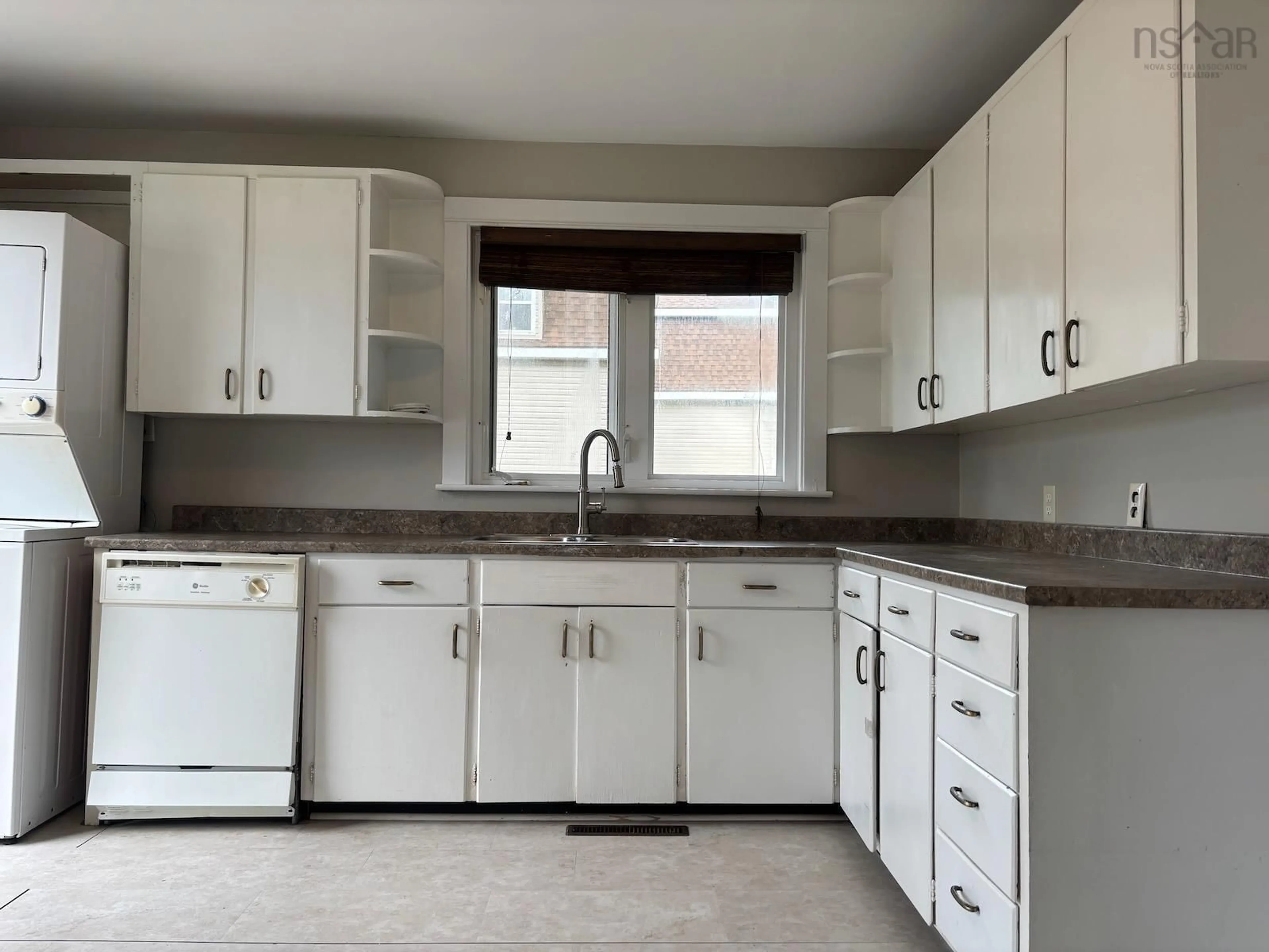 Standard kitchen, unknown for 42 Green St, Yarmouth Nova Scotia B5A 1Z2