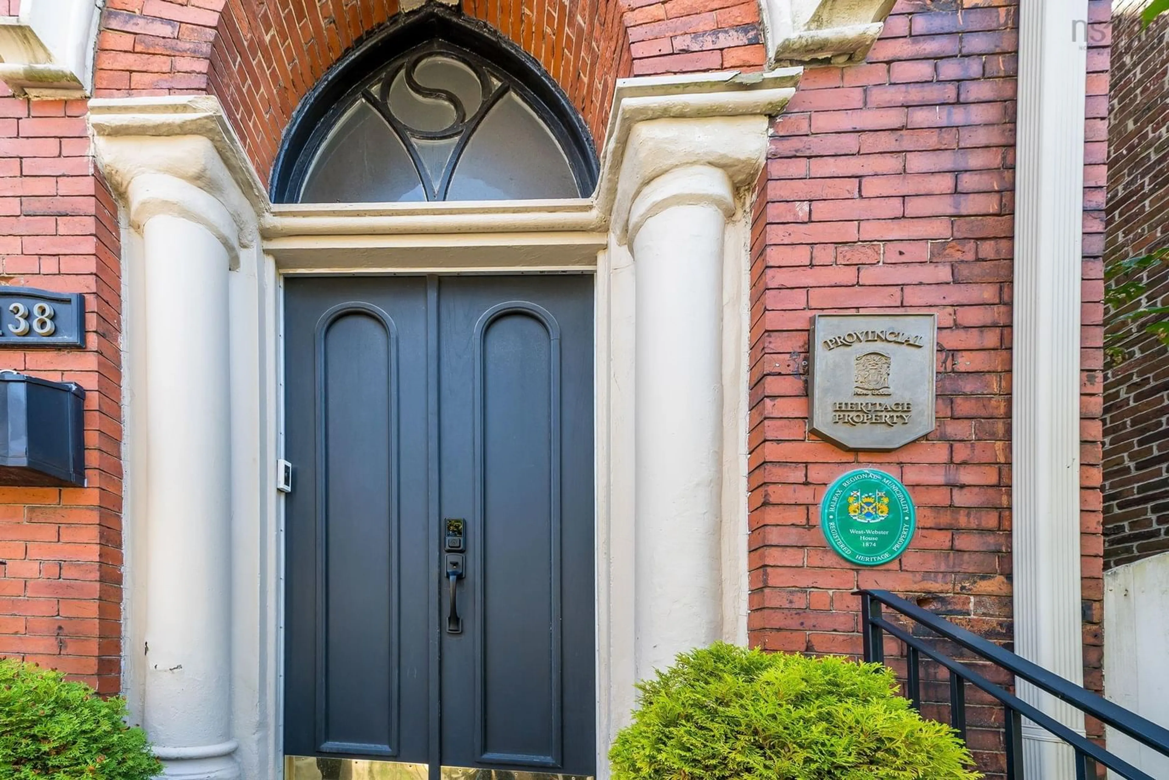 Indoor entryway for 2138 Brunswick St, Halifax Nova Scotia B3K 2Y8