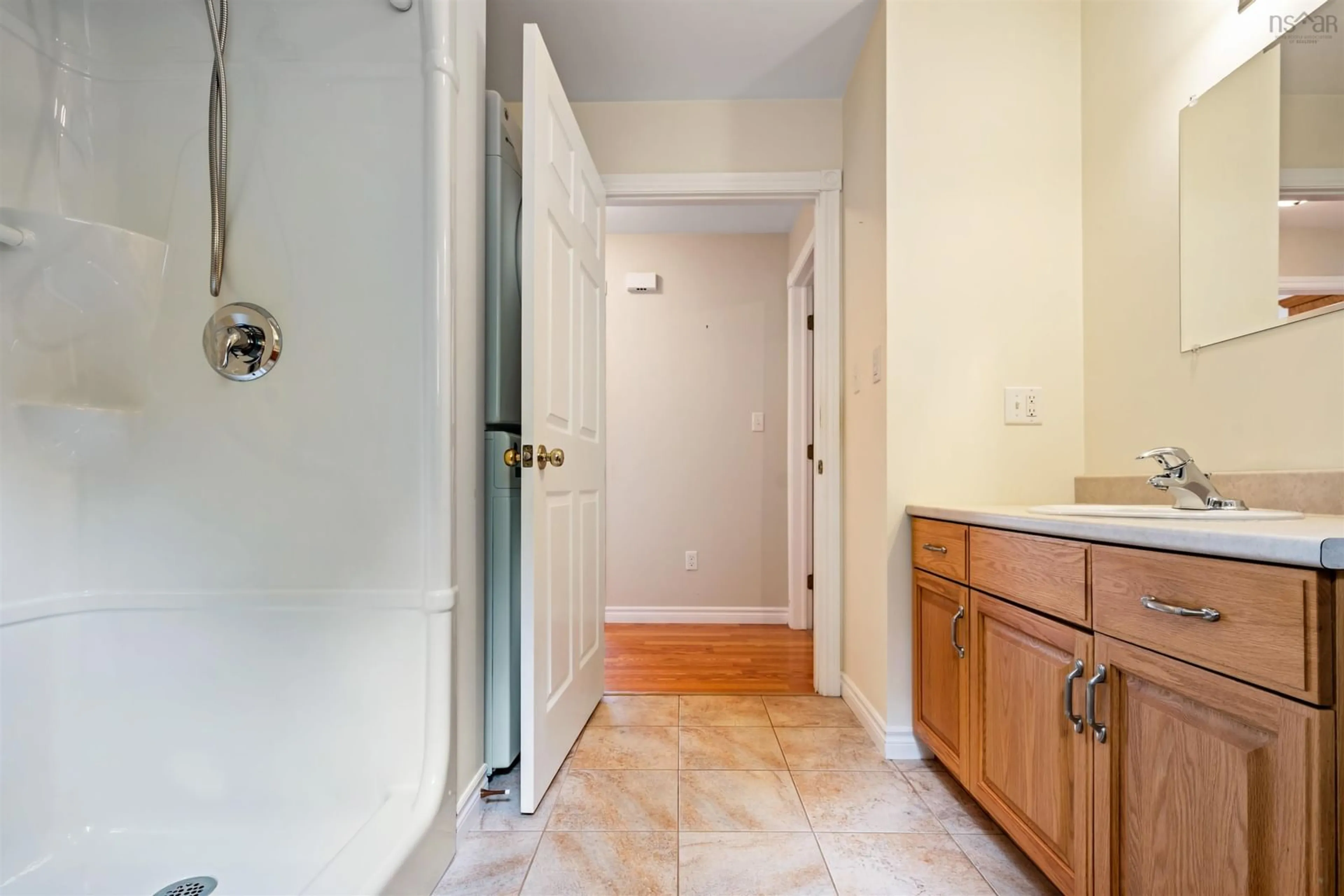 Indoor entryway for 18 Kimbrough Crt, Greenwich Nova Scotia B4P 0A7