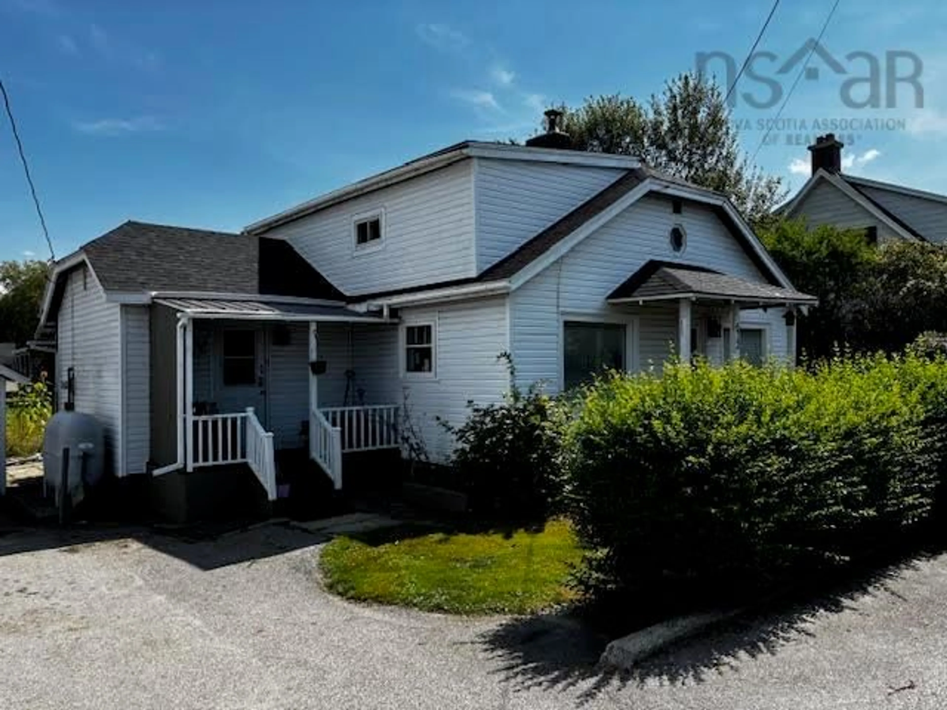Home with vinyl exterior material, street for 672 Highway 1, Hebron Nova Scotia B5A 5A3