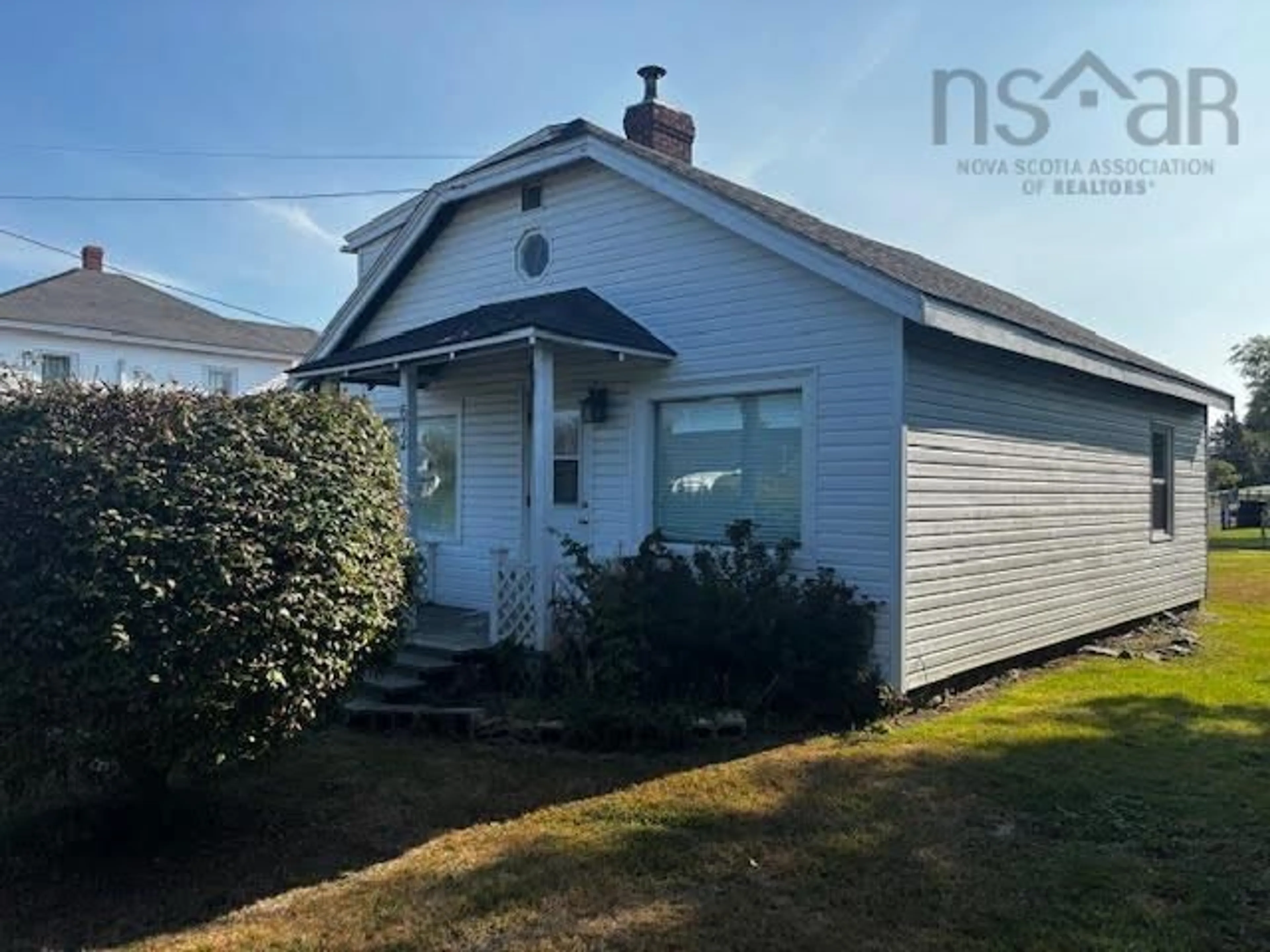 Home with vinyl exterior material, building for 672 Highway 1, Hebron Nova Scotia B5A 5A3