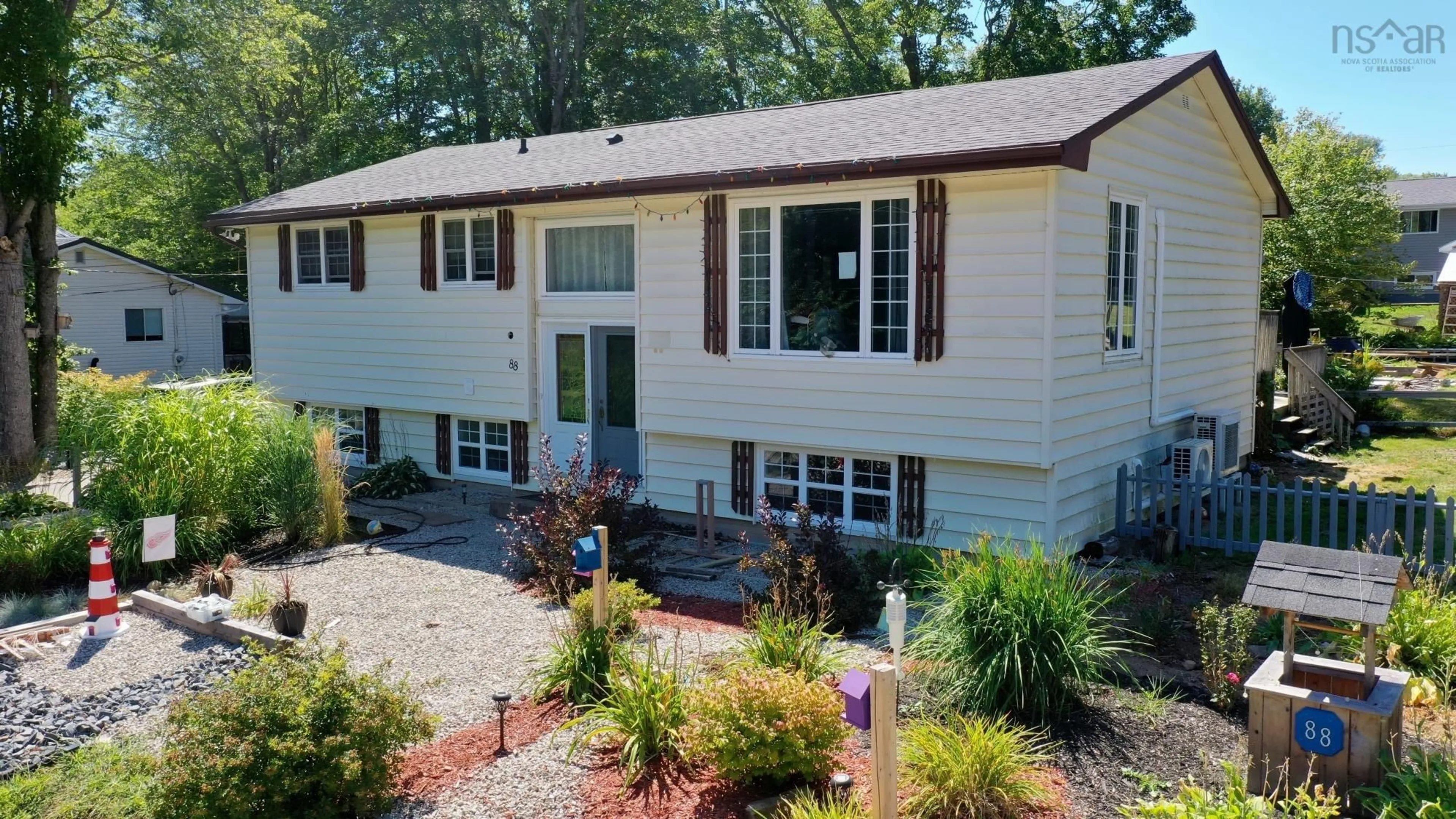 Home with vinyl exterior material, unknown for 88 Alpine Dr, Bridgewater Nova Scotia B4V 3A8