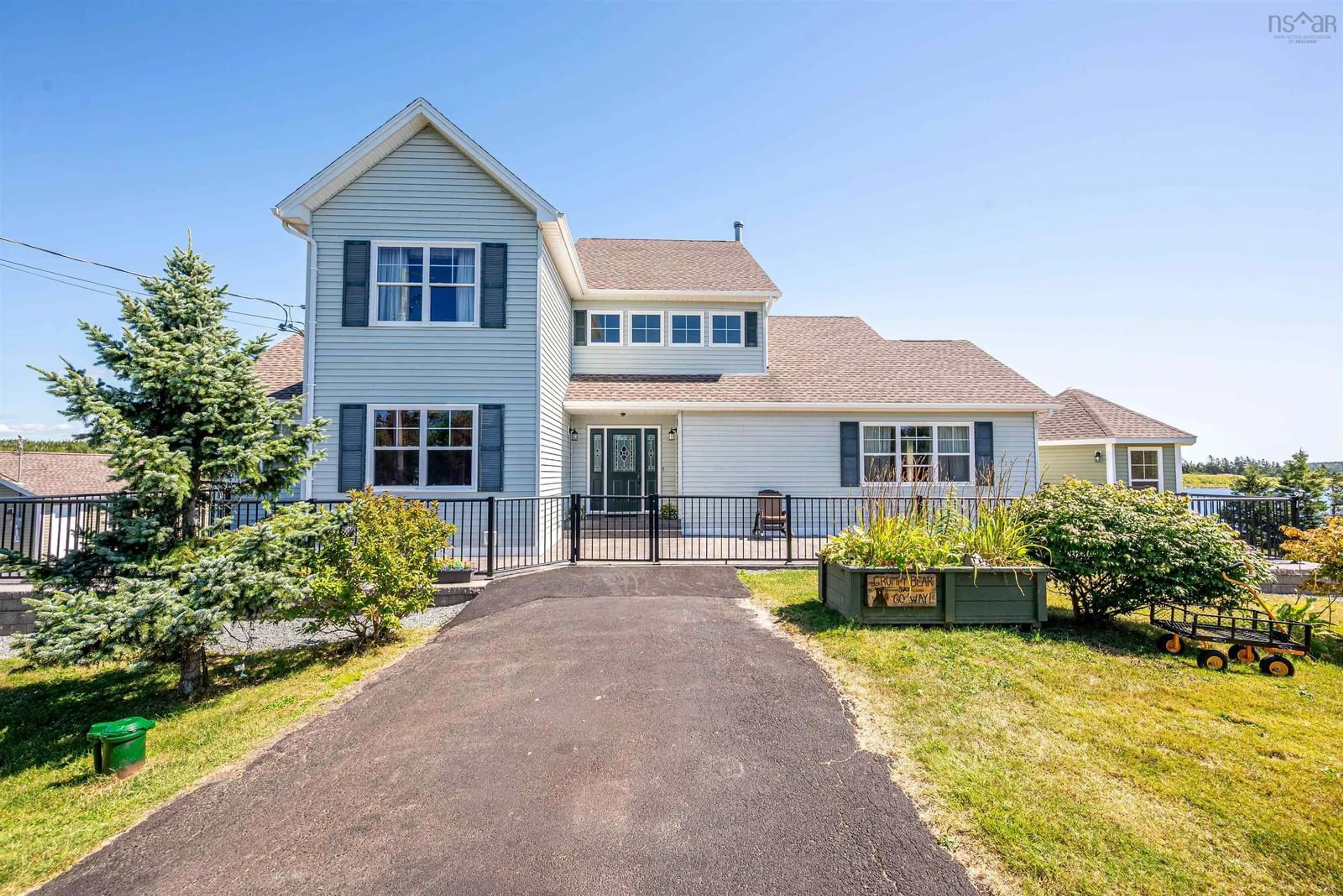Home with vinyl exterior material, street for 118 Spruce Crt, Three Fathom Harbour Nova Scotia B0J 2L0