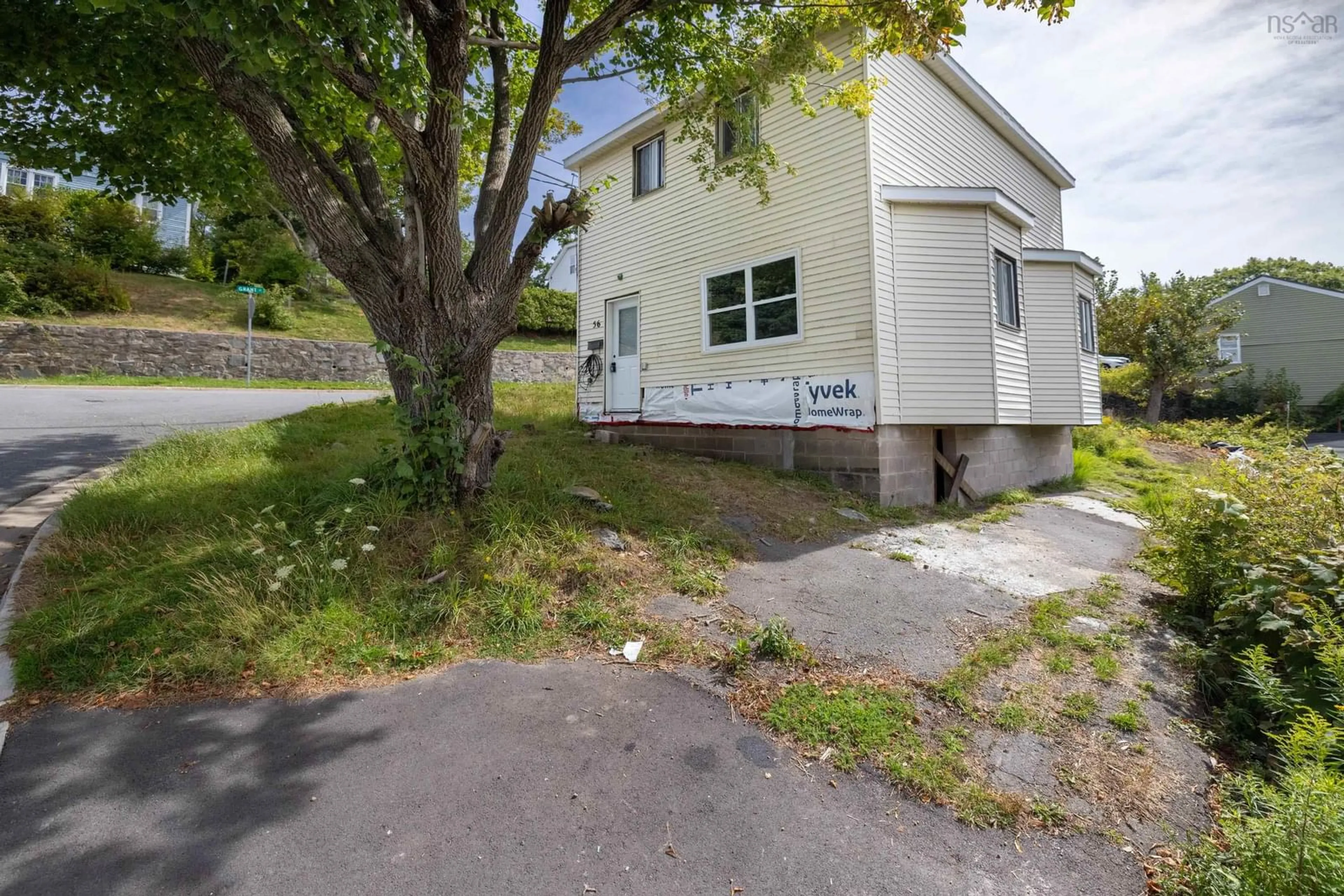 A pic from outside/outdoor area/front of a property/back of a property/a pic from drone, street for 56 Irving St, Dartmouth Nova Scotia B2W 1K2