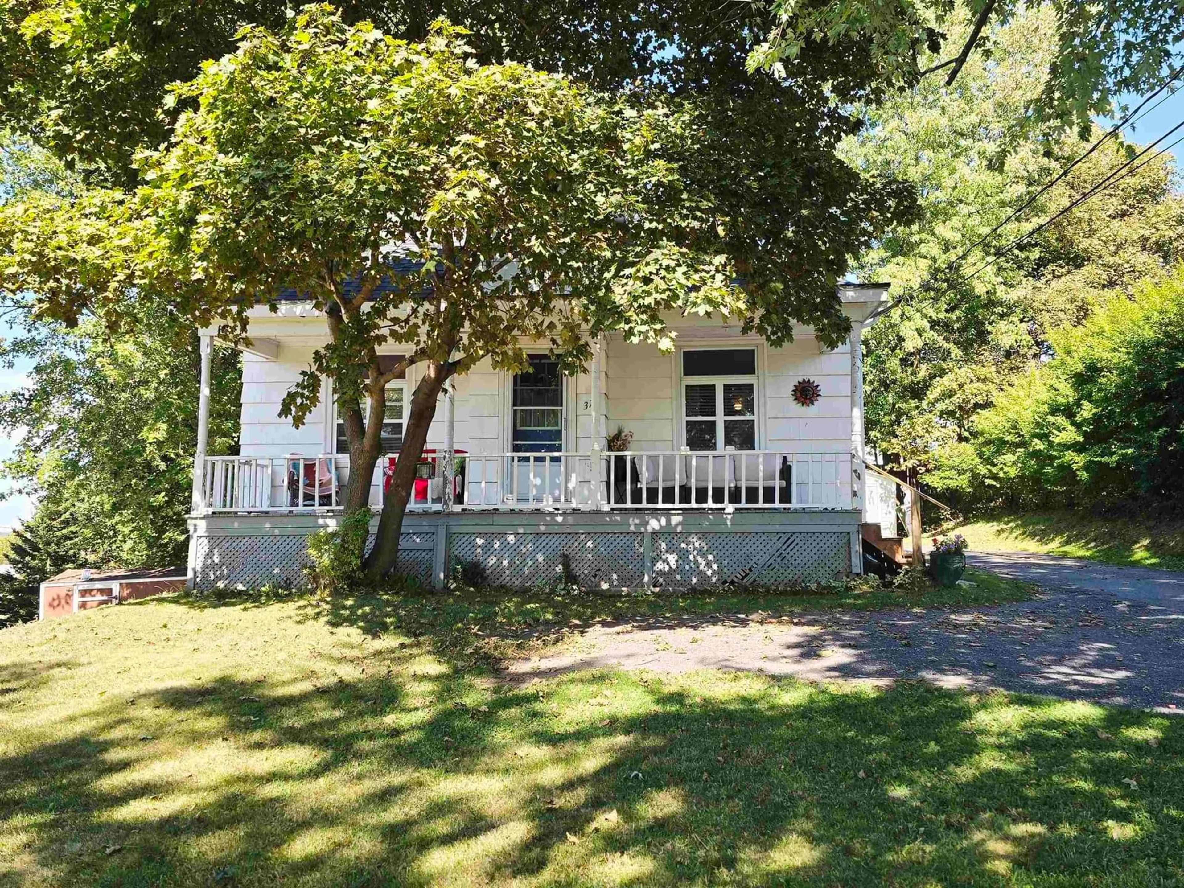 A pic from outside/outdoor area/front of a property/back of a property/a pic from drone, street for 37 Diamond St, Trenton Nova Scotia B0K 1X0