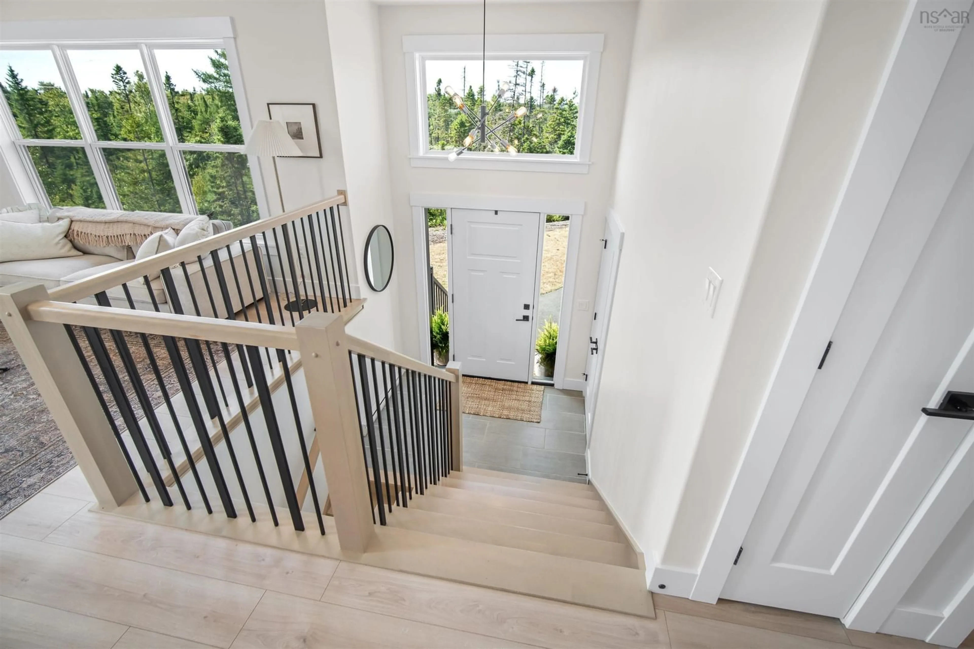 Indoor entryway for 1301 Mccabe Lake Dr, Middle Sackville Nova Scotia B4E 0P5