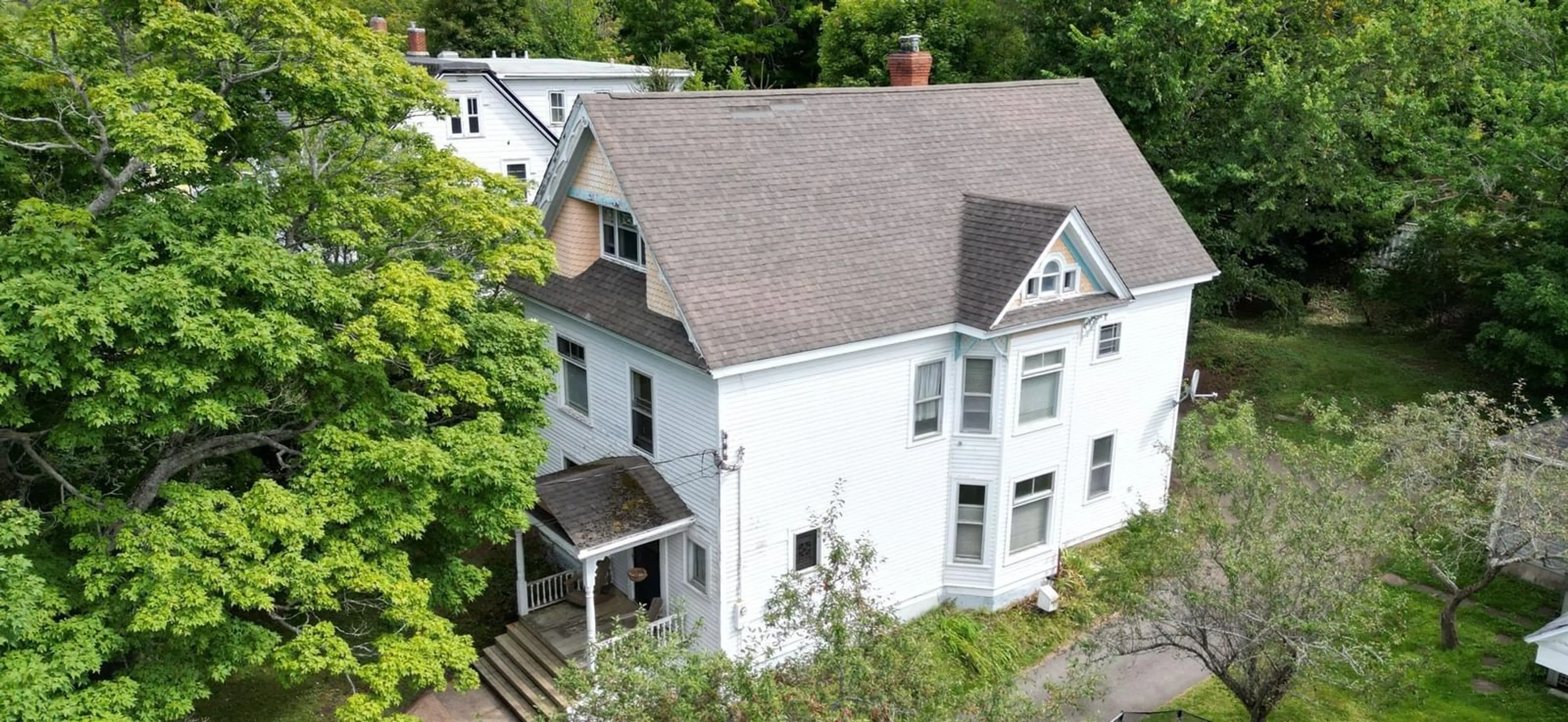 A pic from outside/outdoor area/front of a property/back of a property/a pic from drone, building for 8 Lansdoon Pl, Truro Nova Scotia B2N 2G1
