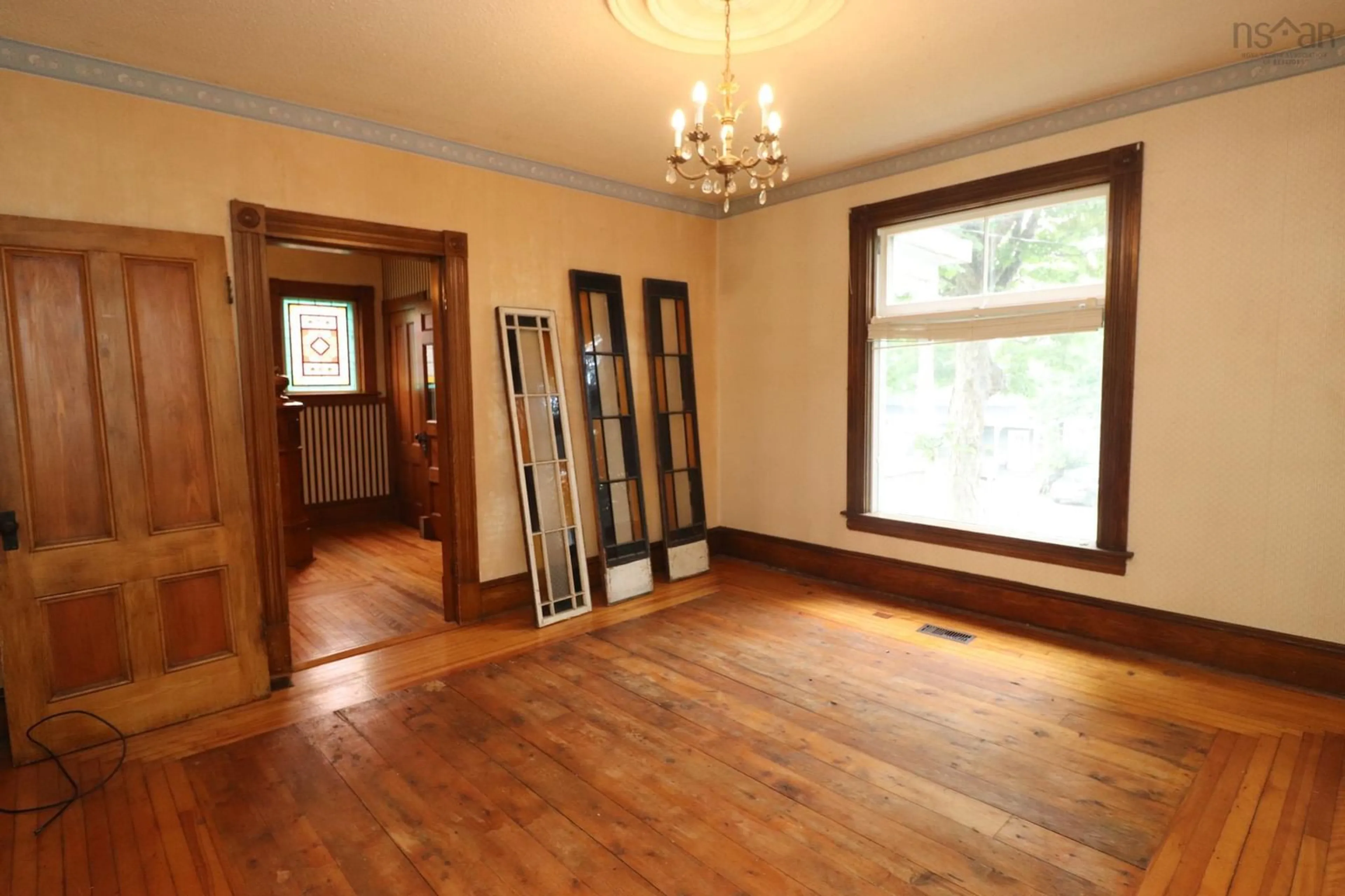 Dining room, wood/laminate floor for 8 Lansdoon Pl, Truro Nova Scotia B2N 2G1