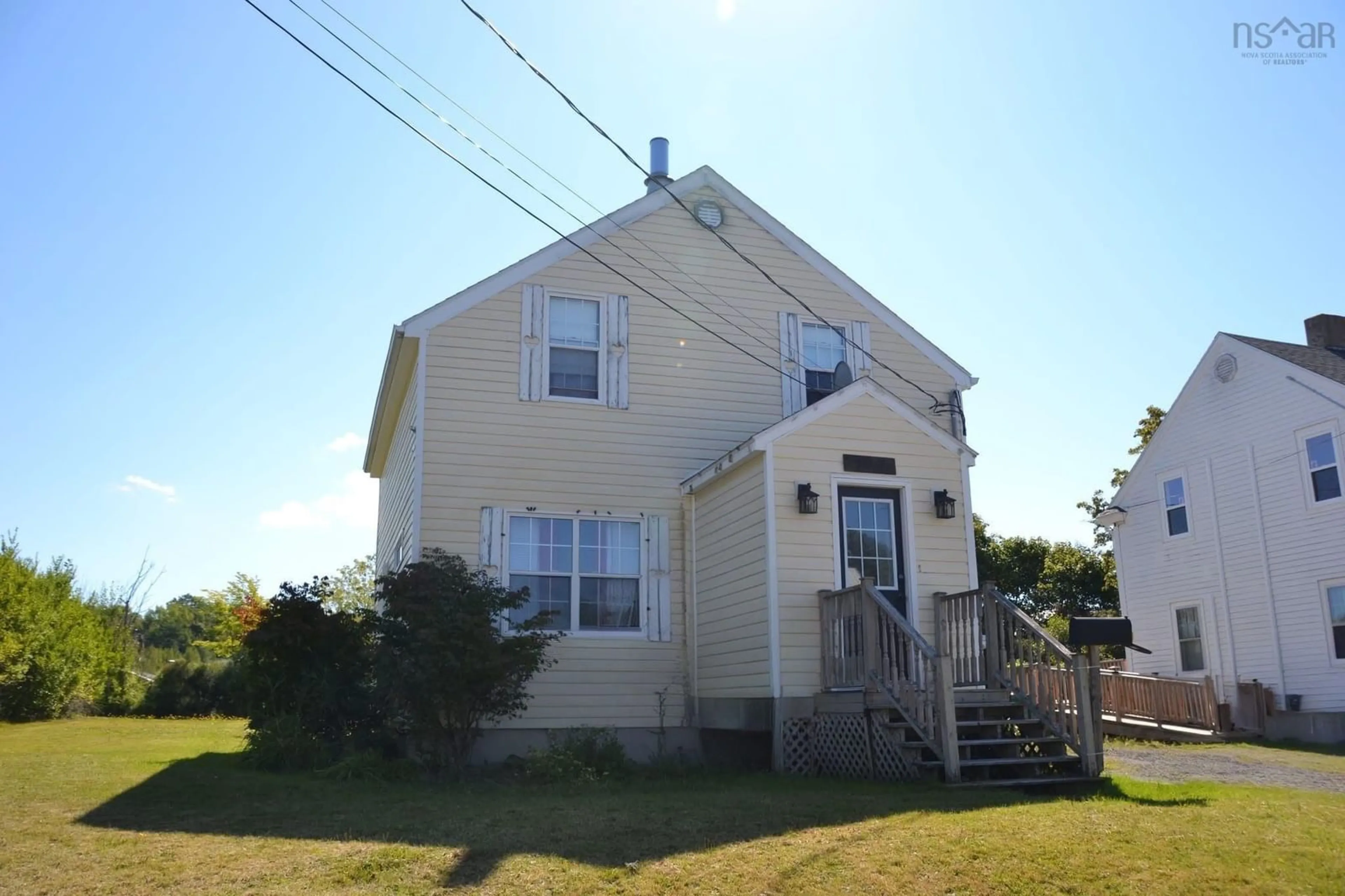 Home with vinyl exterior material, building for 397 Shelburne St, New Glasgow Nova Scotia B2H 3K7
