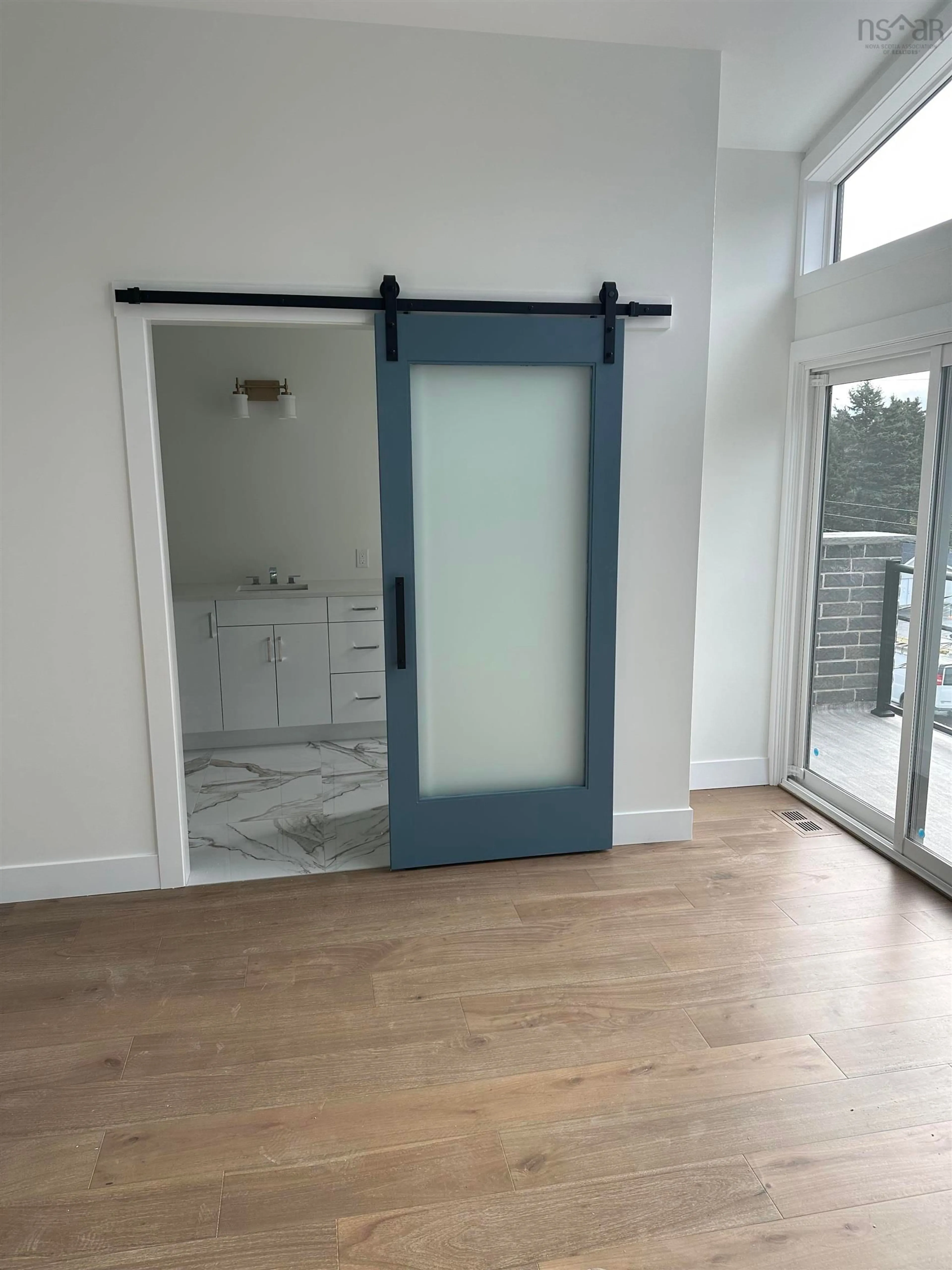 Indoor entryway for 368 Shore Dr, Bedford Nova Scotia B4A 2C6