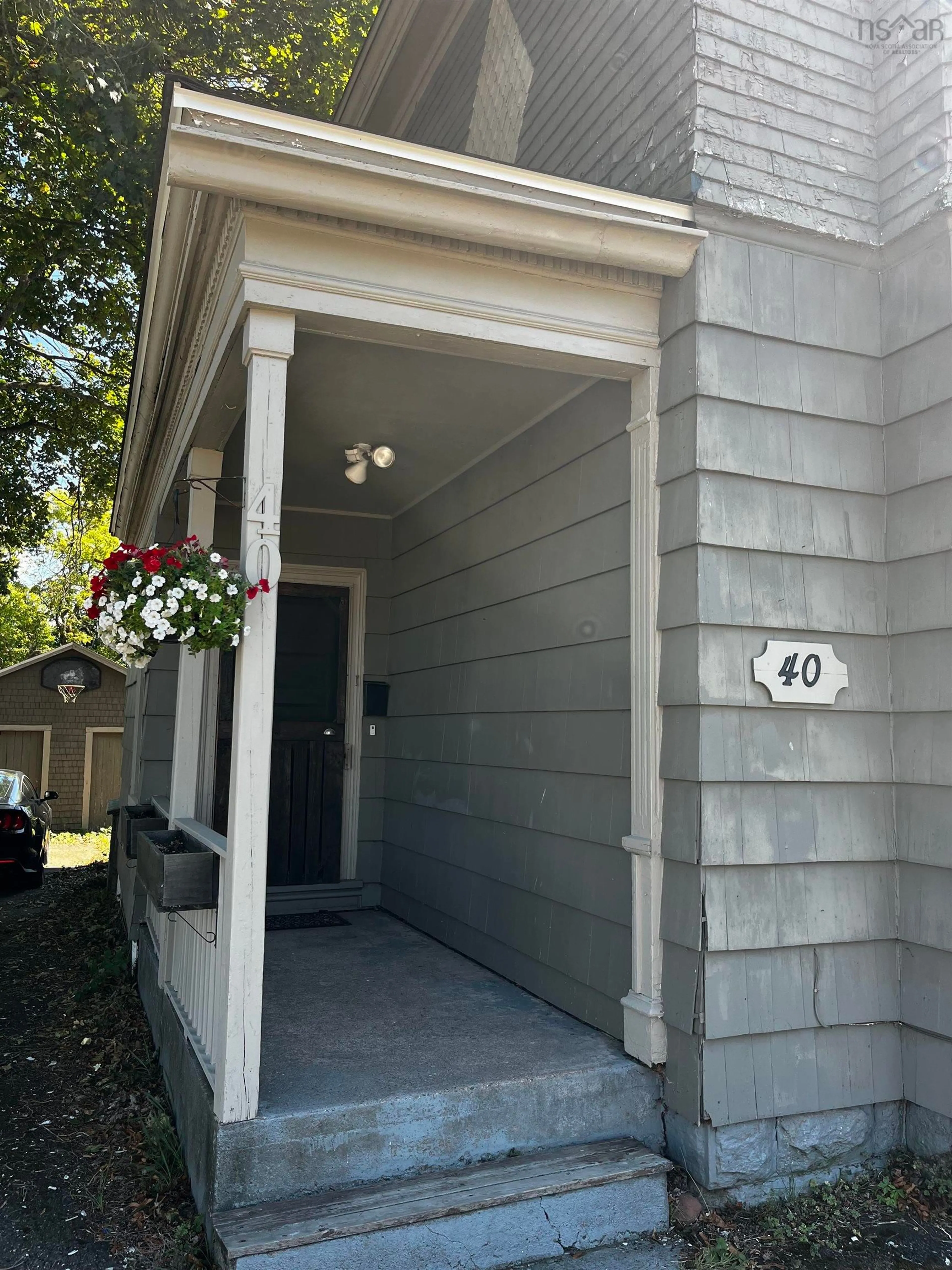 Indoor entryway for 40 West Victoria St, Amherst Nova Scotia B4H 1C1