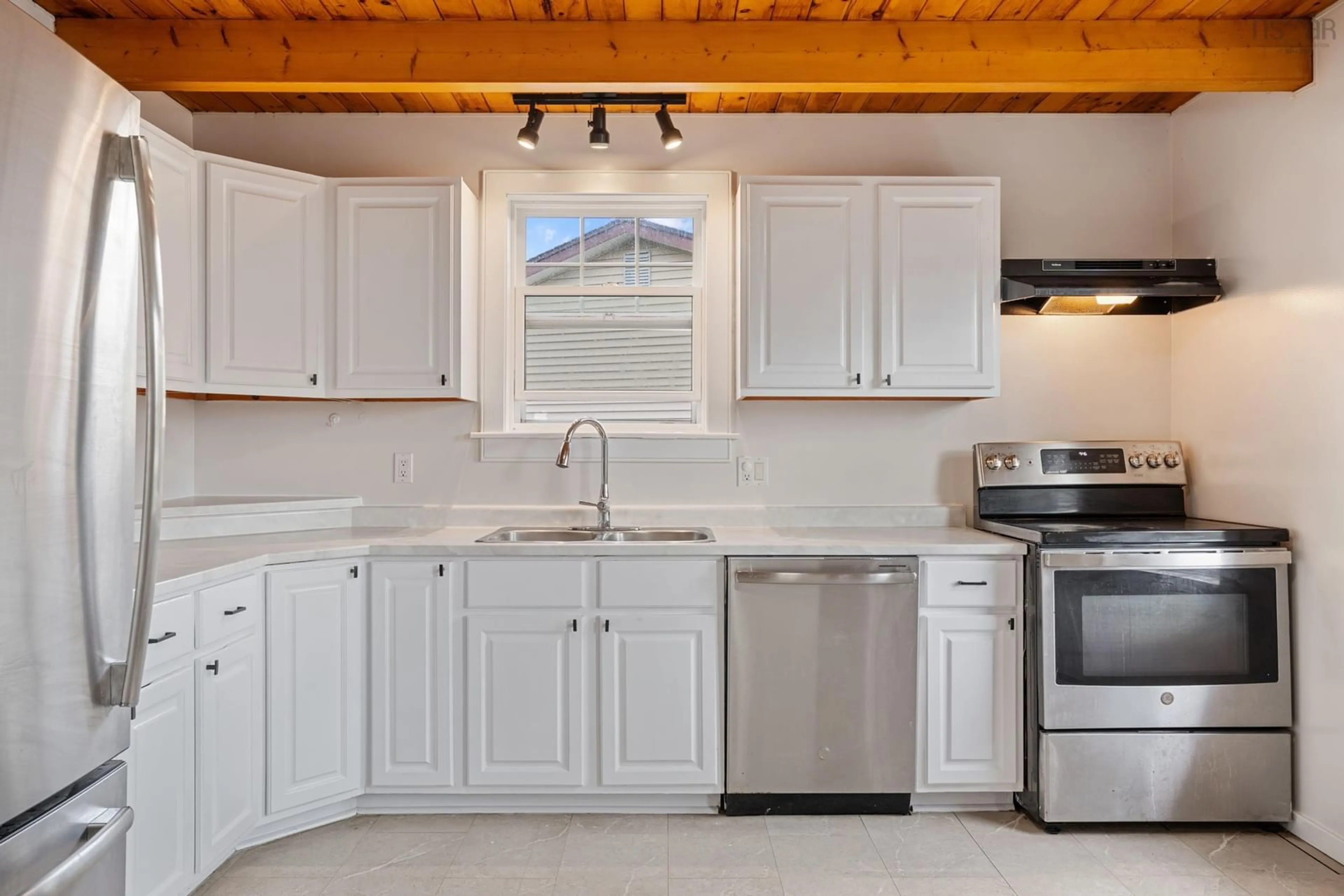 Standard kitchen, ceramic/tile floor for 49 Ascot Way, Lower Sackville Nova Scotia B4E 2J1