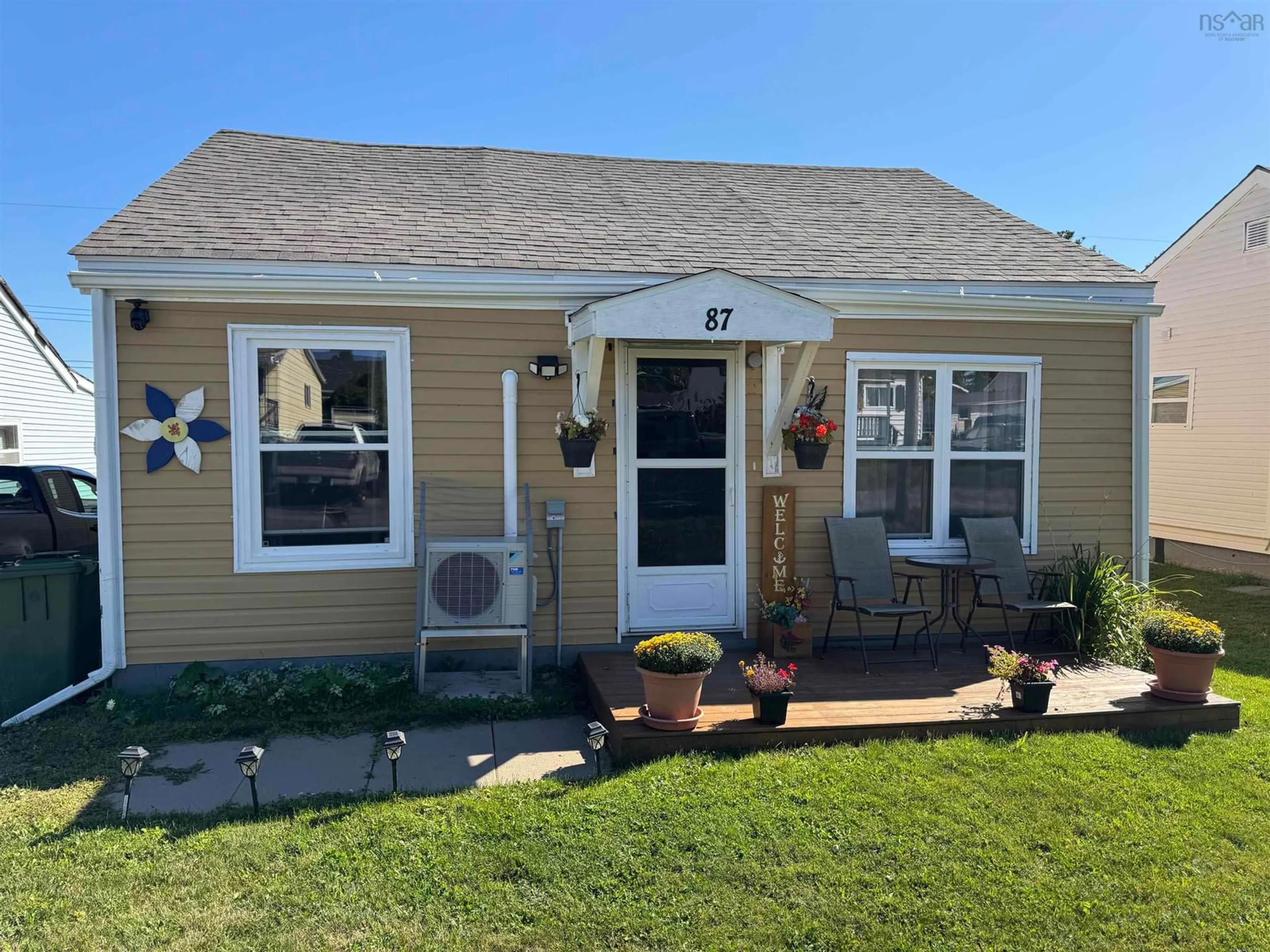 Home with vinyl exterior material, street for 87 Chestnut St, Pictou Nova Scotia B0K 1H0