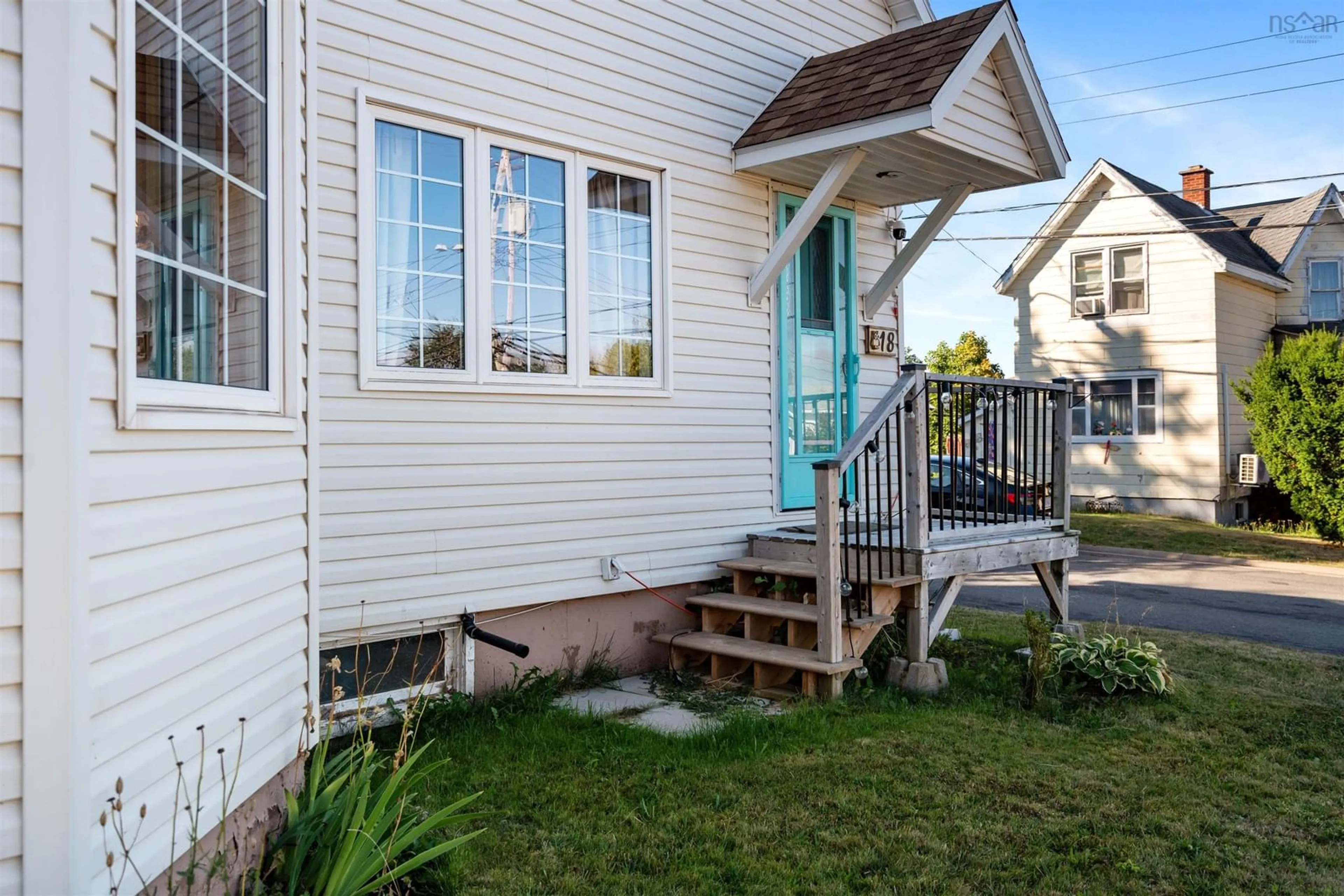 Patio, street for 18 Mechanic St, Springhill Nova Scotia B0M 1X0