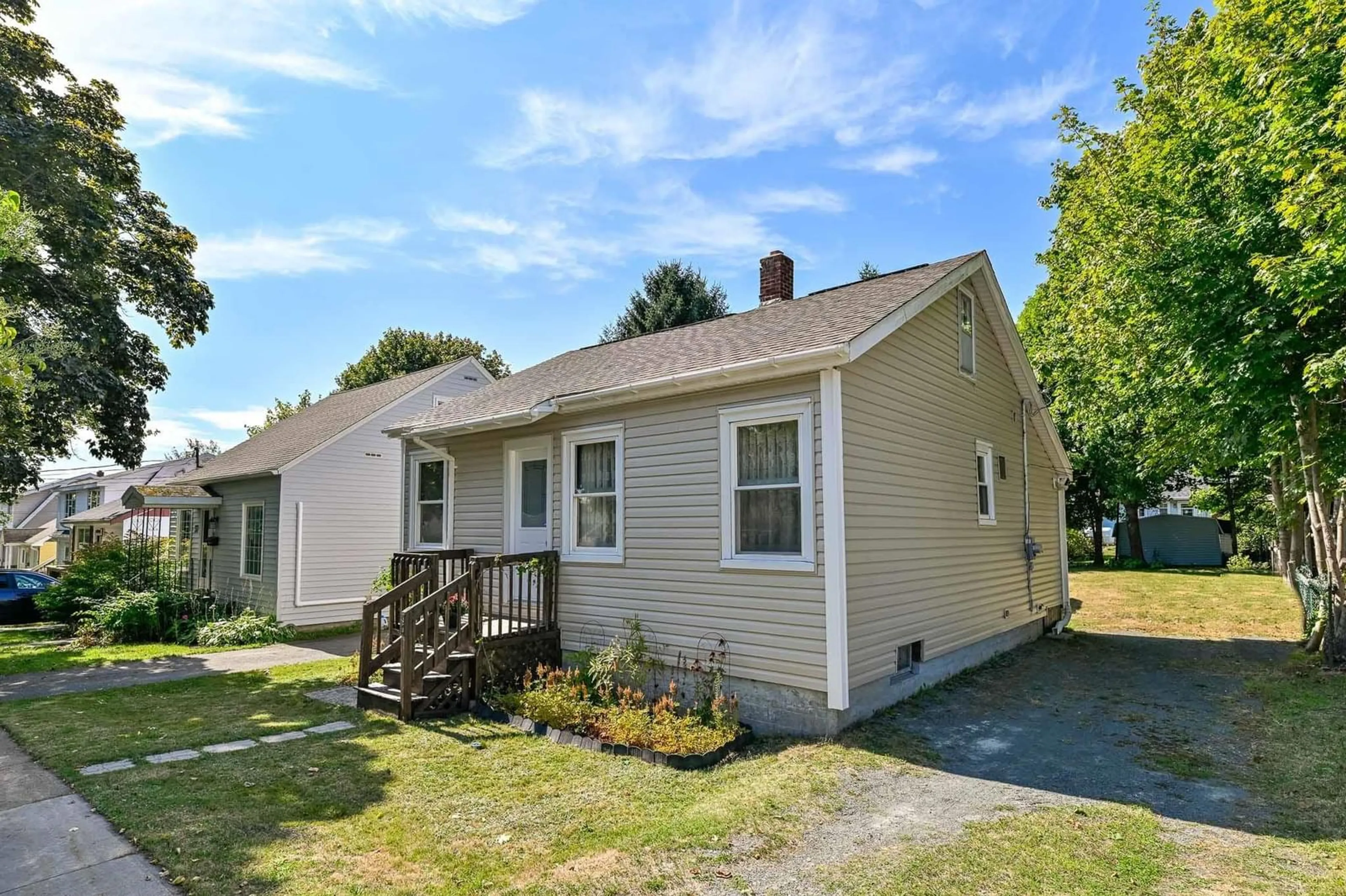 Unknown for 39 Russell St, Dartmouth Nova Scotia B3A 3M7