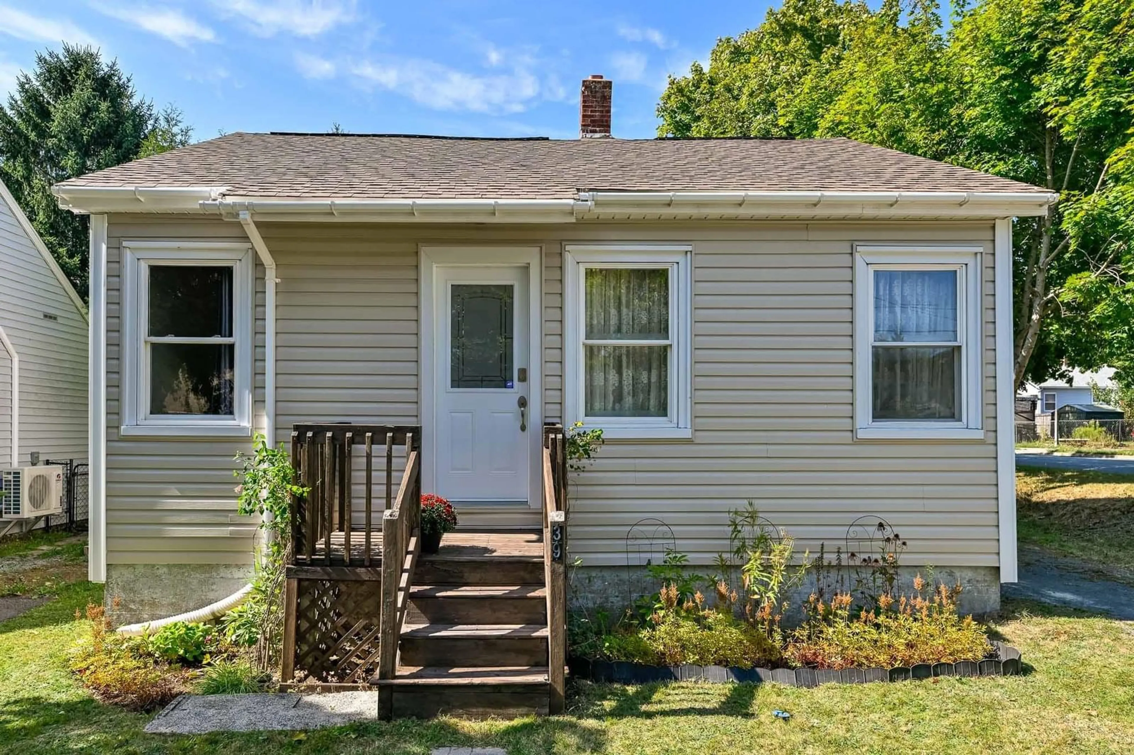 Home with vinyl exterior material, street for 39 Russell St, Dartmouth Nova Scotia B3A 3M7