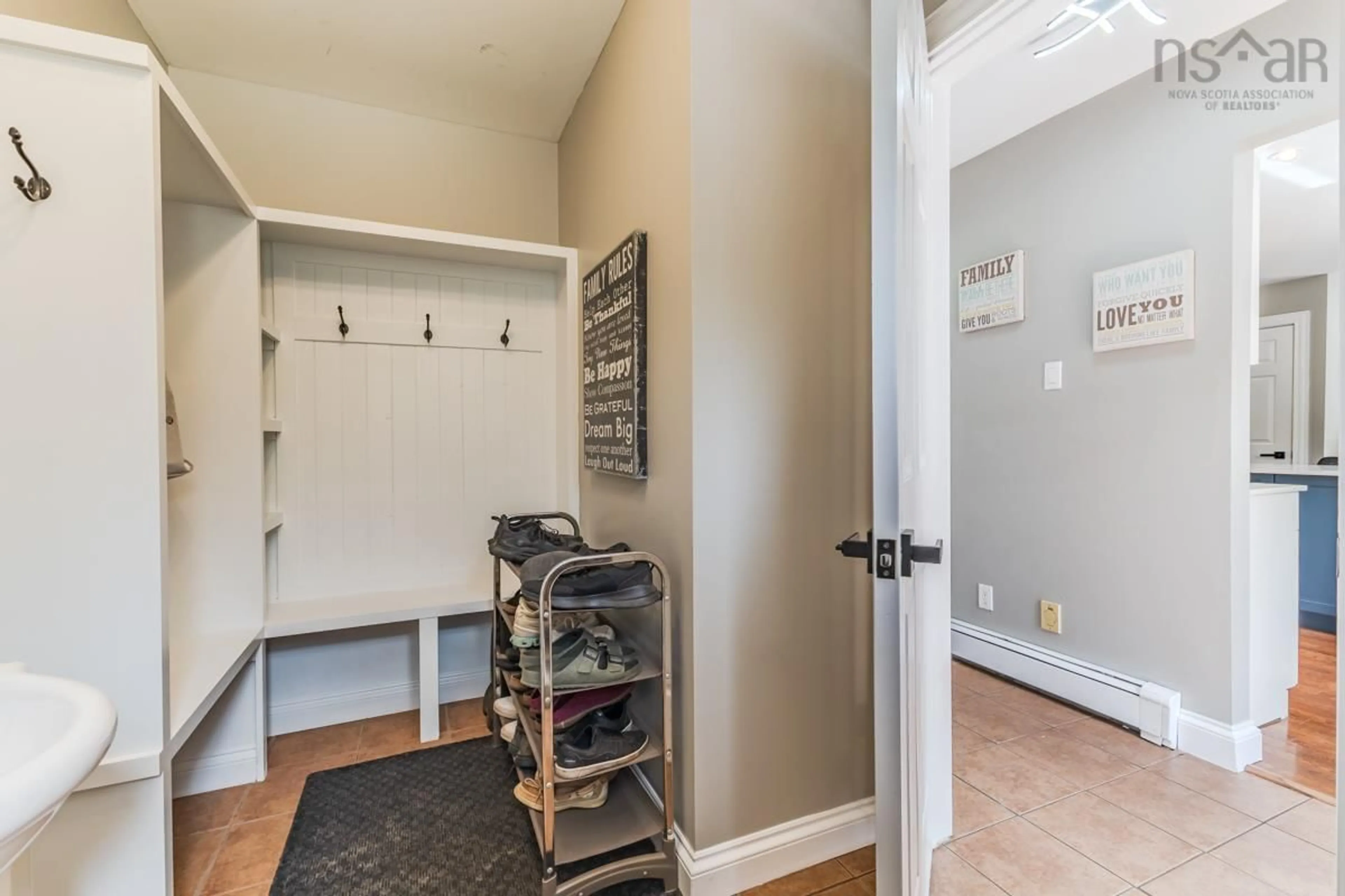 Indoor entryway for 122 Meadowland Ave, Truro Nova Scotia B2N 6J9