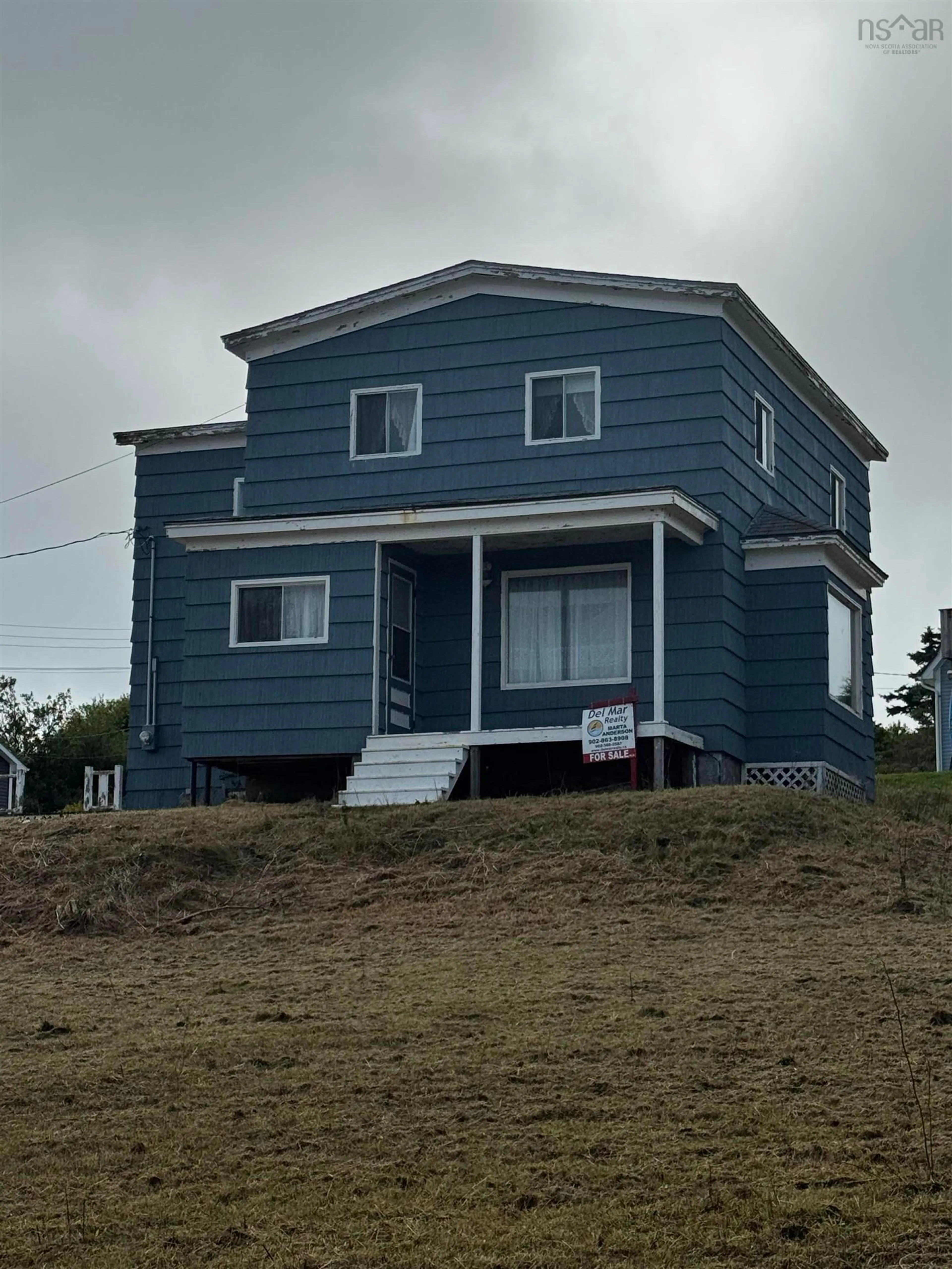 Home with vinyl exterior material, building for 20 Hurst St, Canso Nova Scotia B0H 1H0