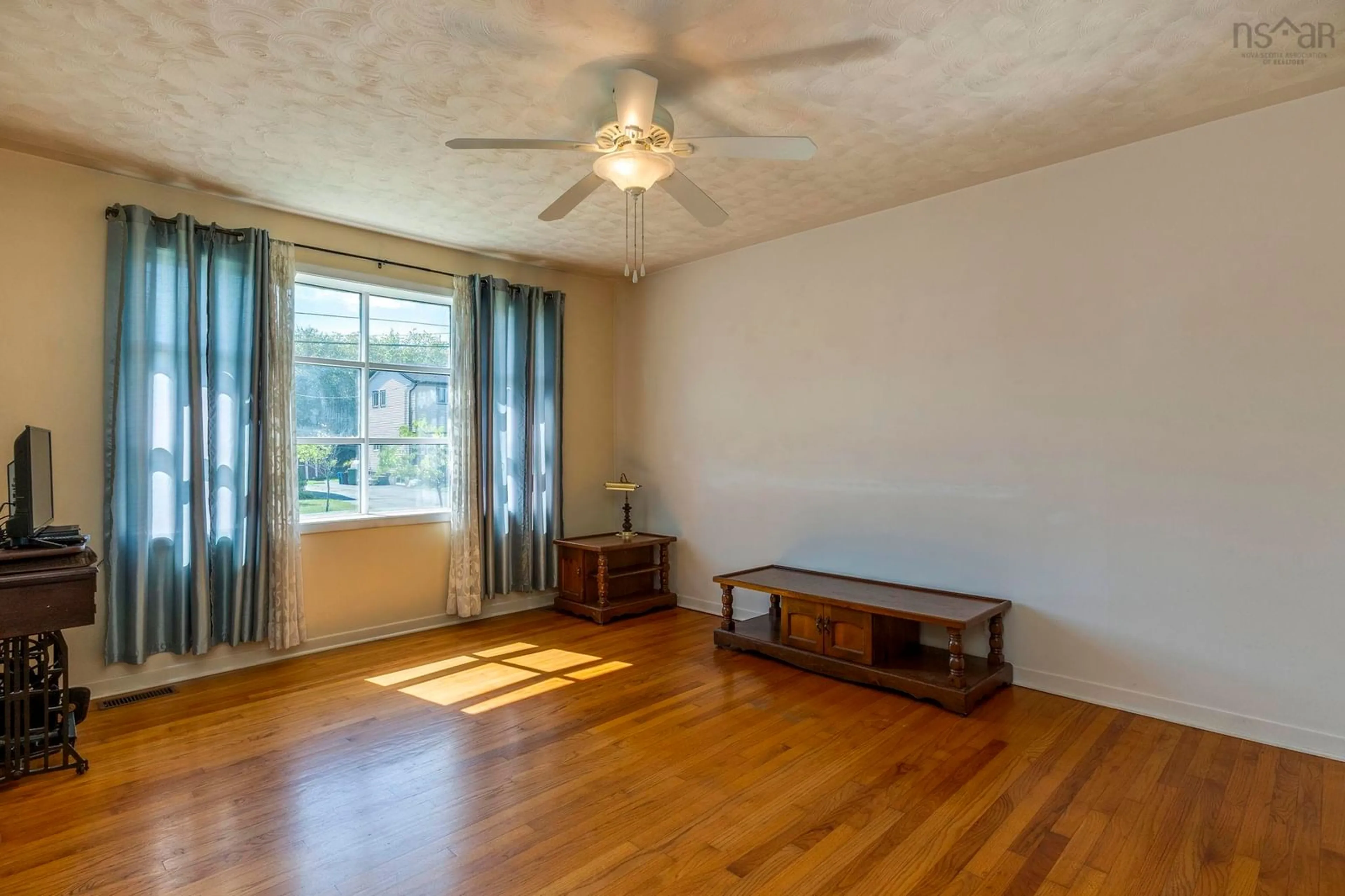 A pic of a room for 19 Marilyn Dr, Dartmouth Nova Scotia B2Y 3X8